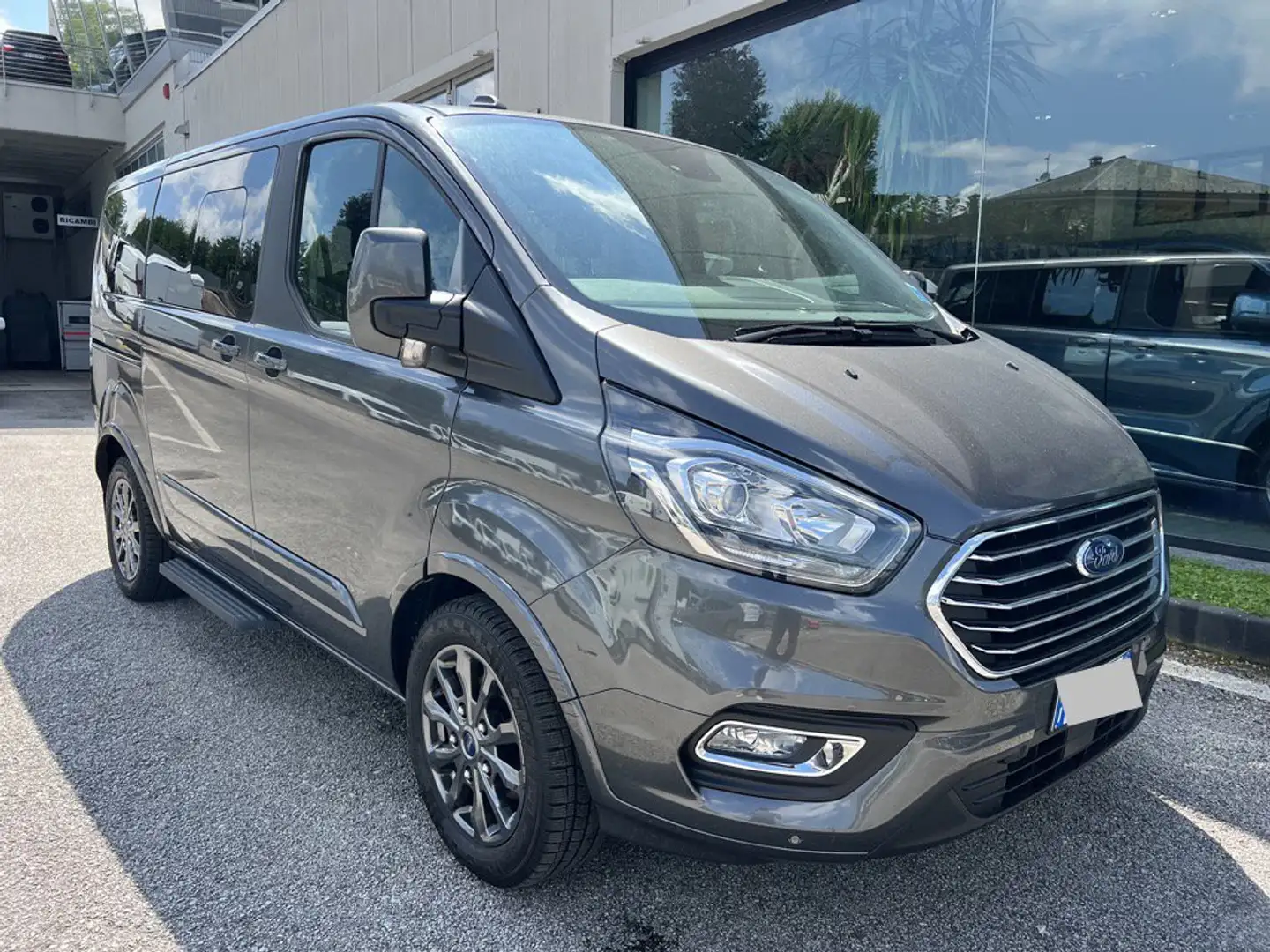 Ford Tourneo Custom 320 L1 2.0 EcoBlue Hybrid 130cv - Titanium - 1