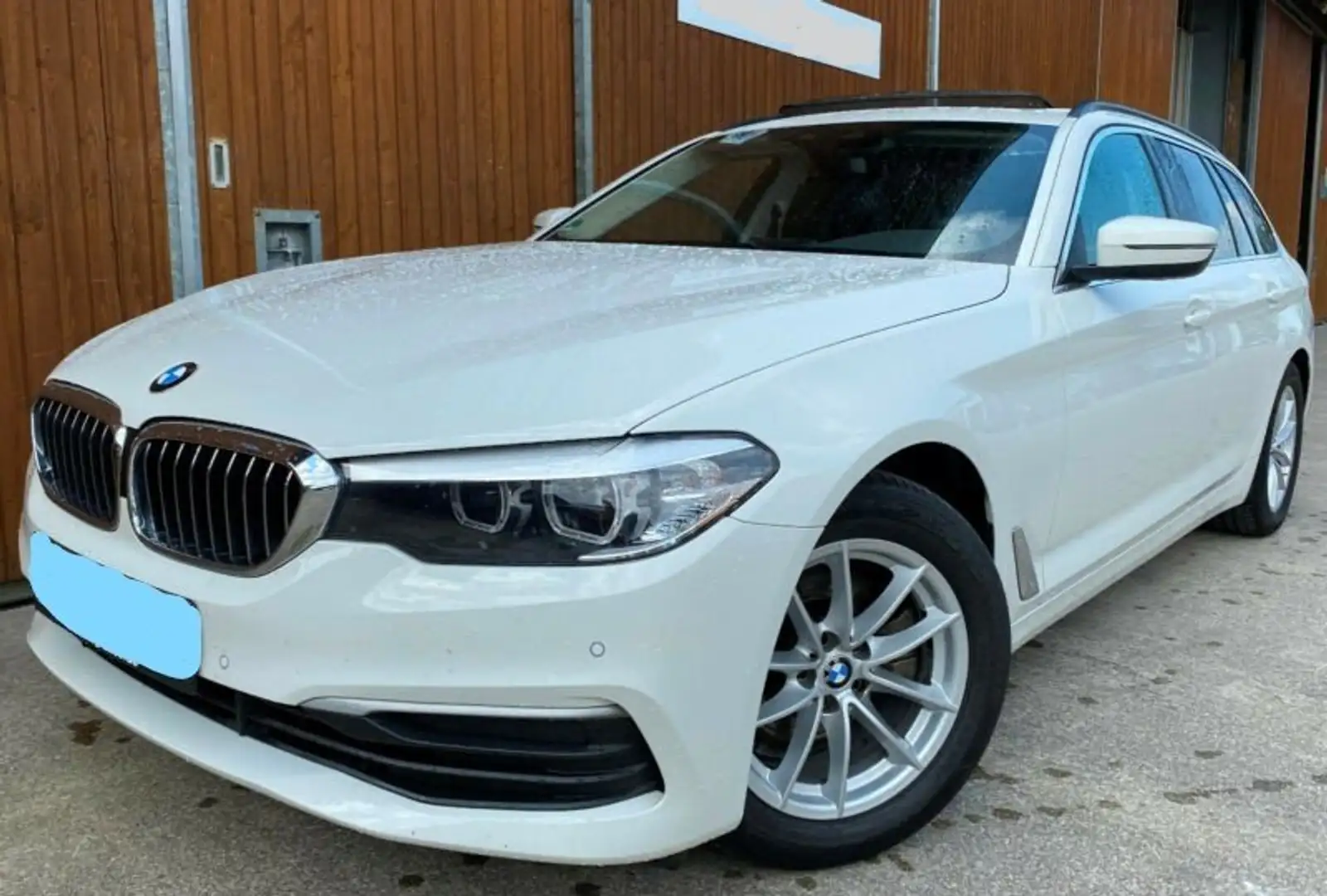 BMW 520 520d Touring Panorama, AHK, Navi, TOP Gepflegt Weiß - 2