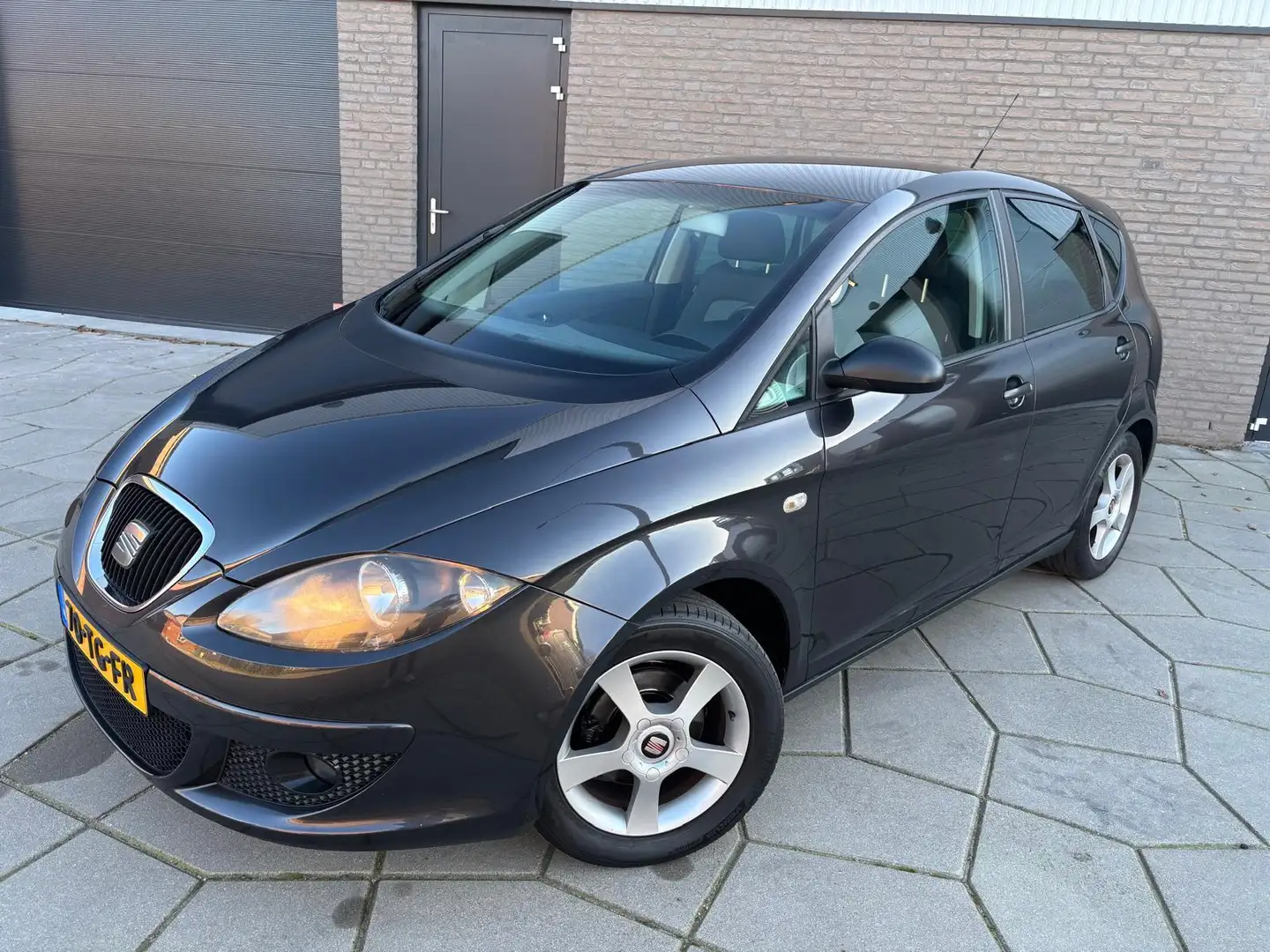 SEAT Altea 1.6 Reference | AIRCO| Metallic |RUIME gezinsauto Zwart - 1