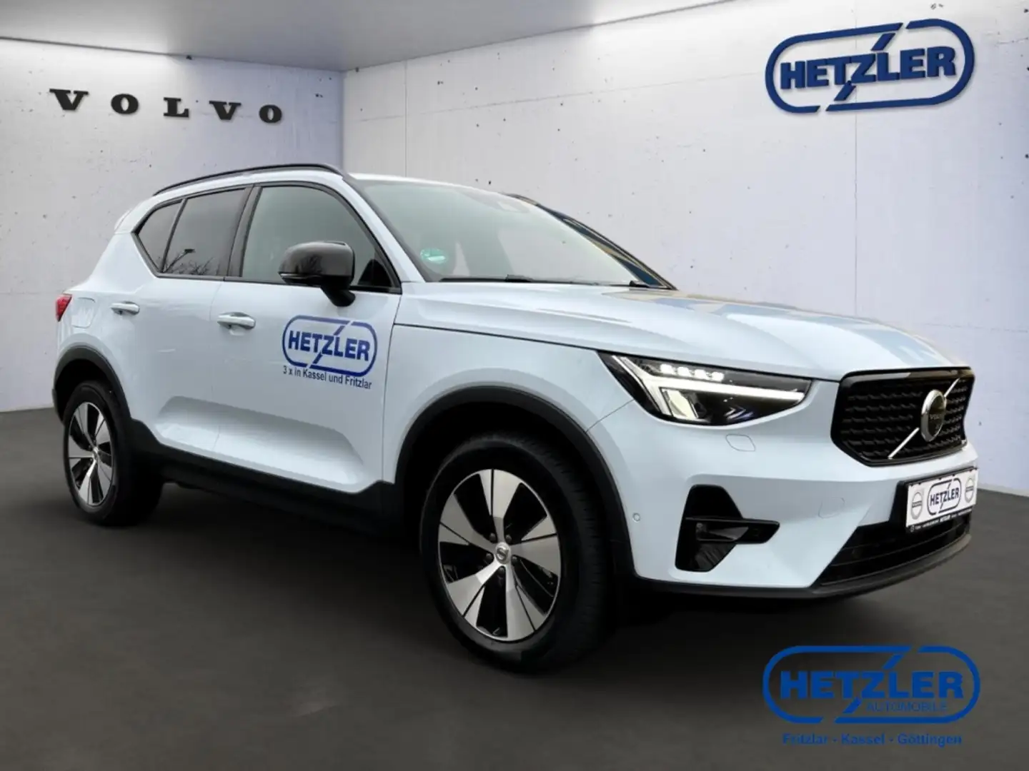Volvo XC40 Plus Dark Recharge Plug-In Hybrid 2WD T4 Twin Engi Blau - 2