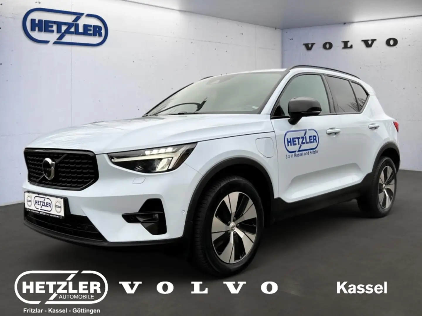 Volvo XC40 Plus Dark Recharge Plug-In Hybrid 2WD T4 Twin Engi Blau - 1