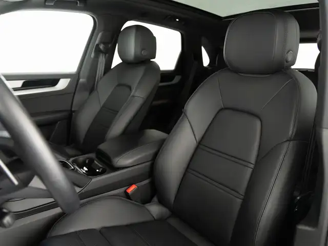 Porsche Cayenne view 9