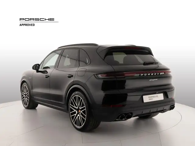 Porsche Cayenne view 3