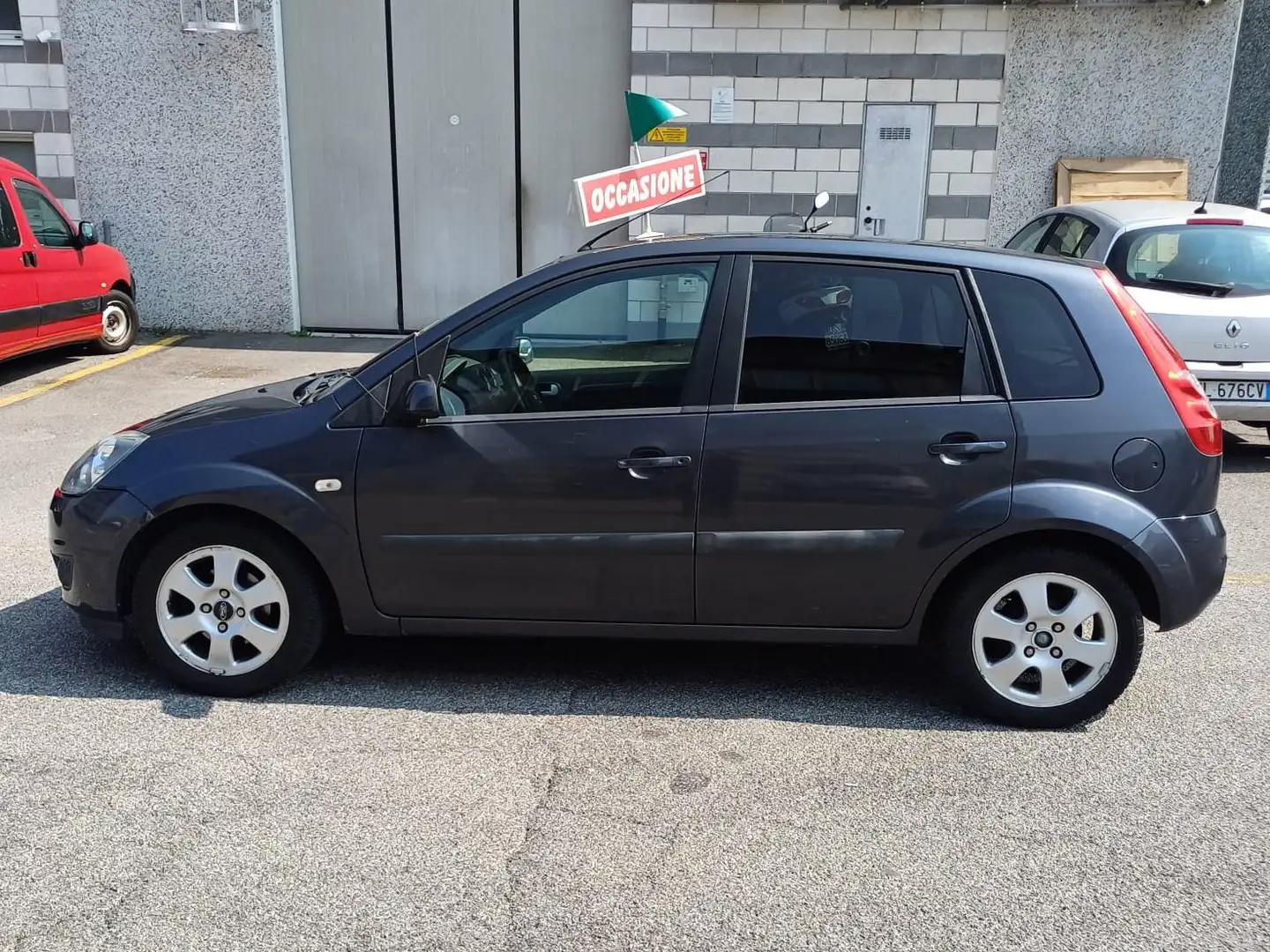 Ford Fiesta Fiesta 5p 1.2 Ghia Gris - 2