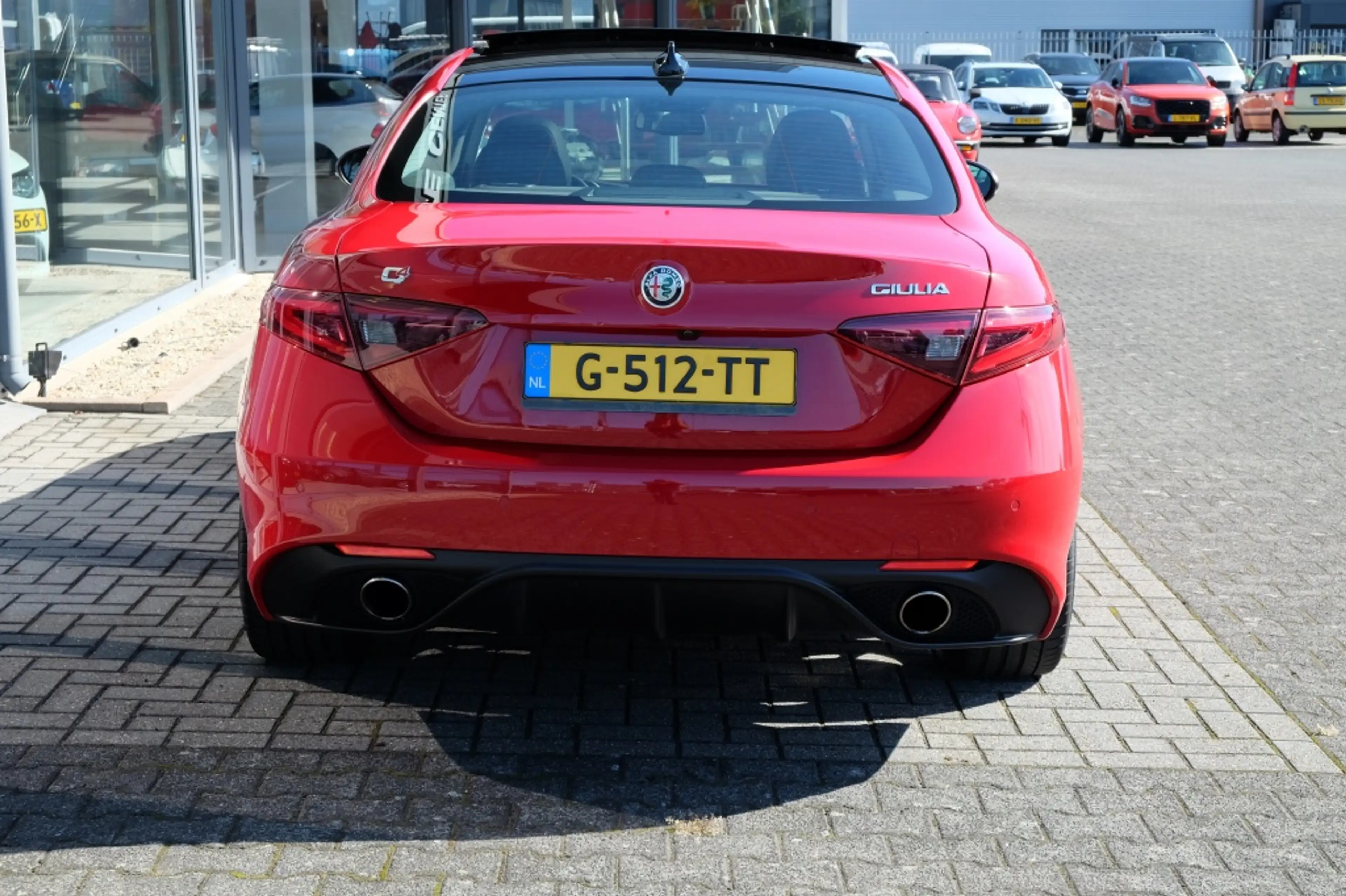 Alfa Romeo Giulia 2.0 T AWD Veloce — photo 9