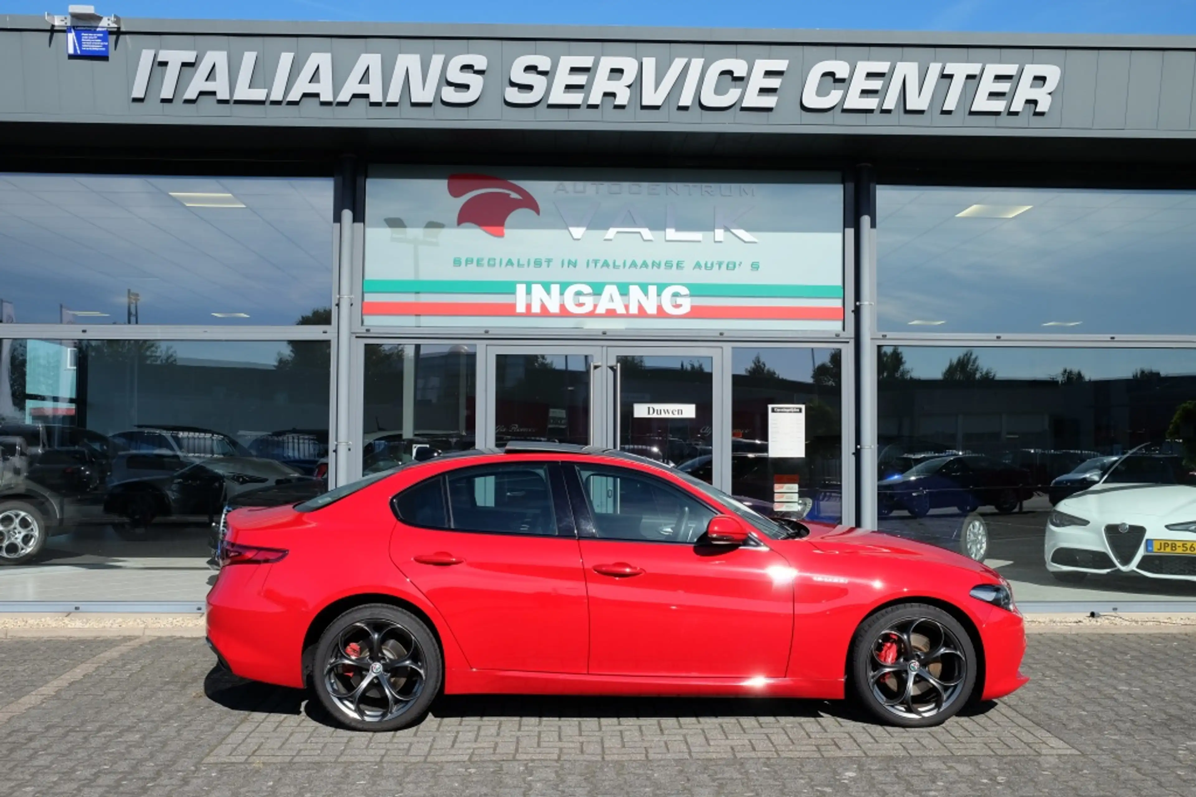 Alfa Romeo Giulia 2.0 T AWD Veloce — photo 7