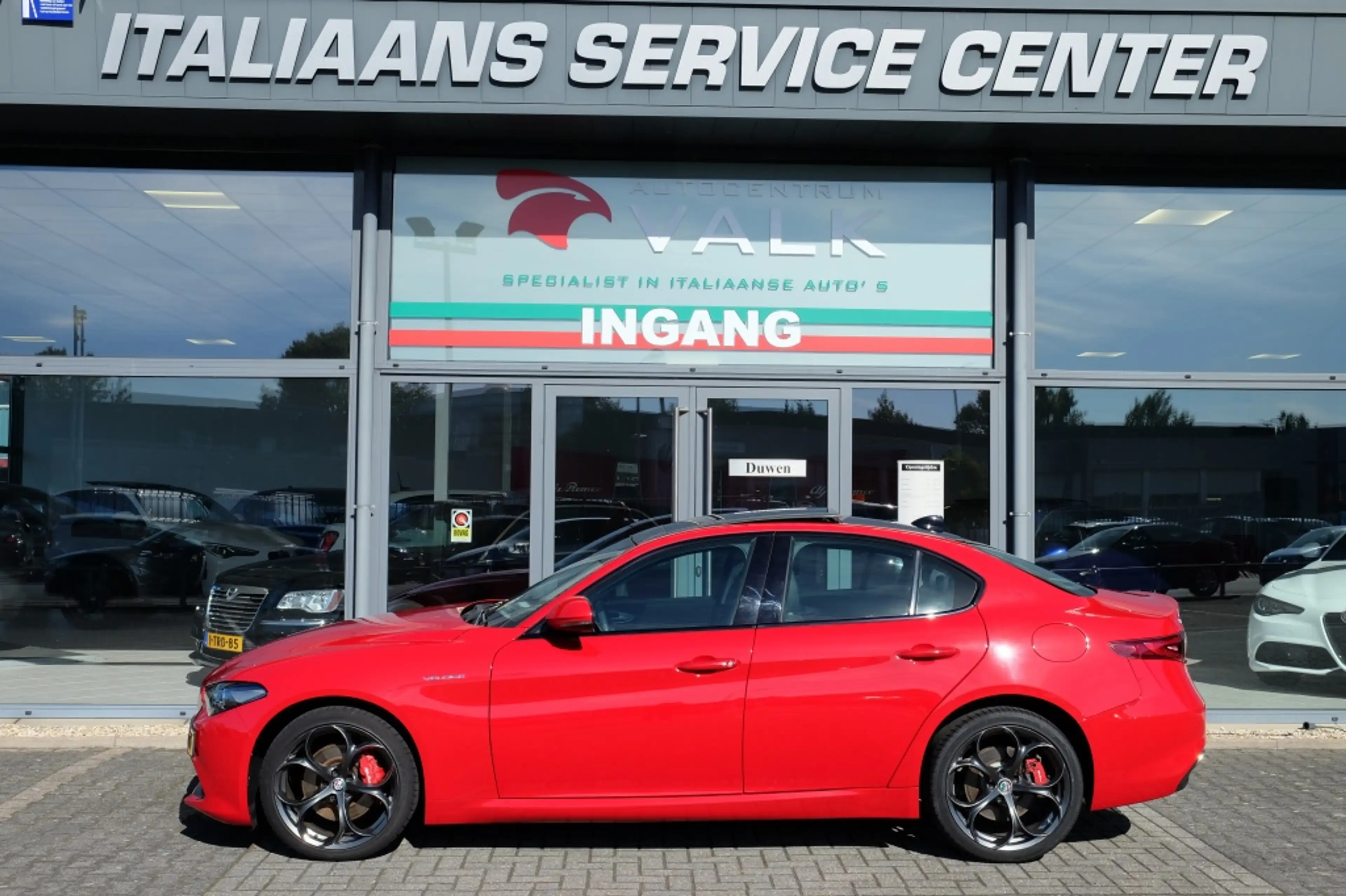 Alfa Romeo Giulia 2.0 T AWD Veloce — photo 3
