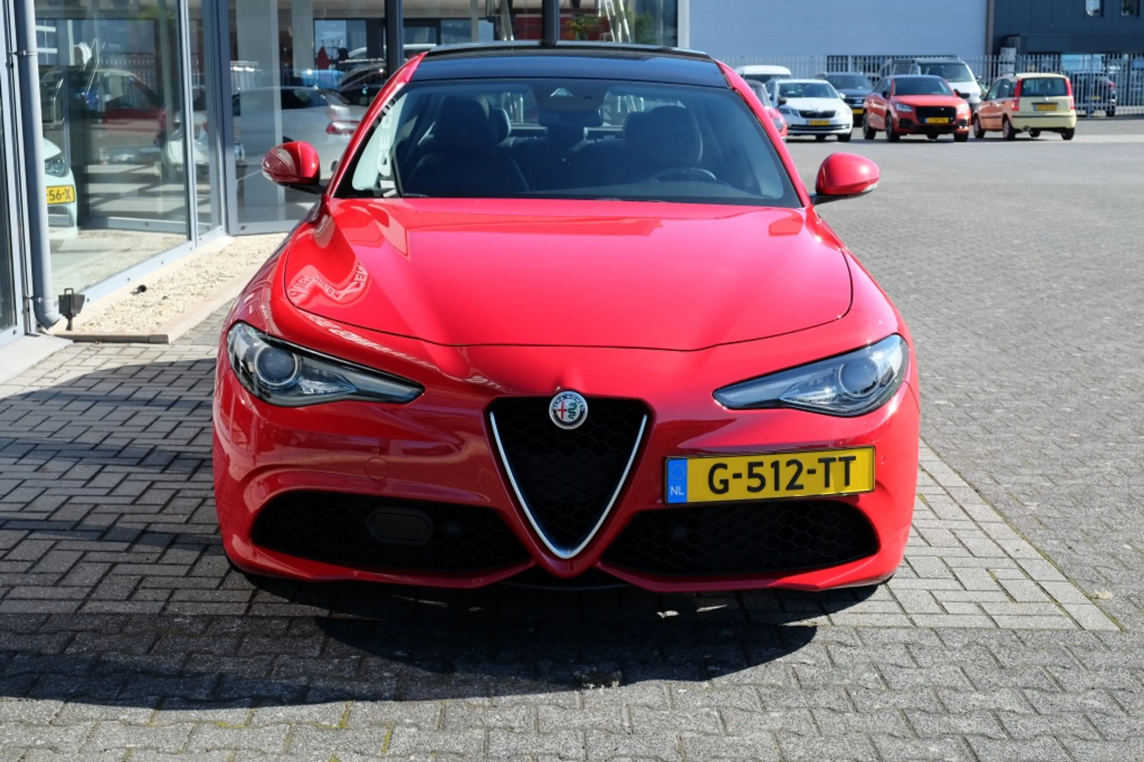 Alfa Romeo Giulia 2.0 T AWD Veloce — photo 6