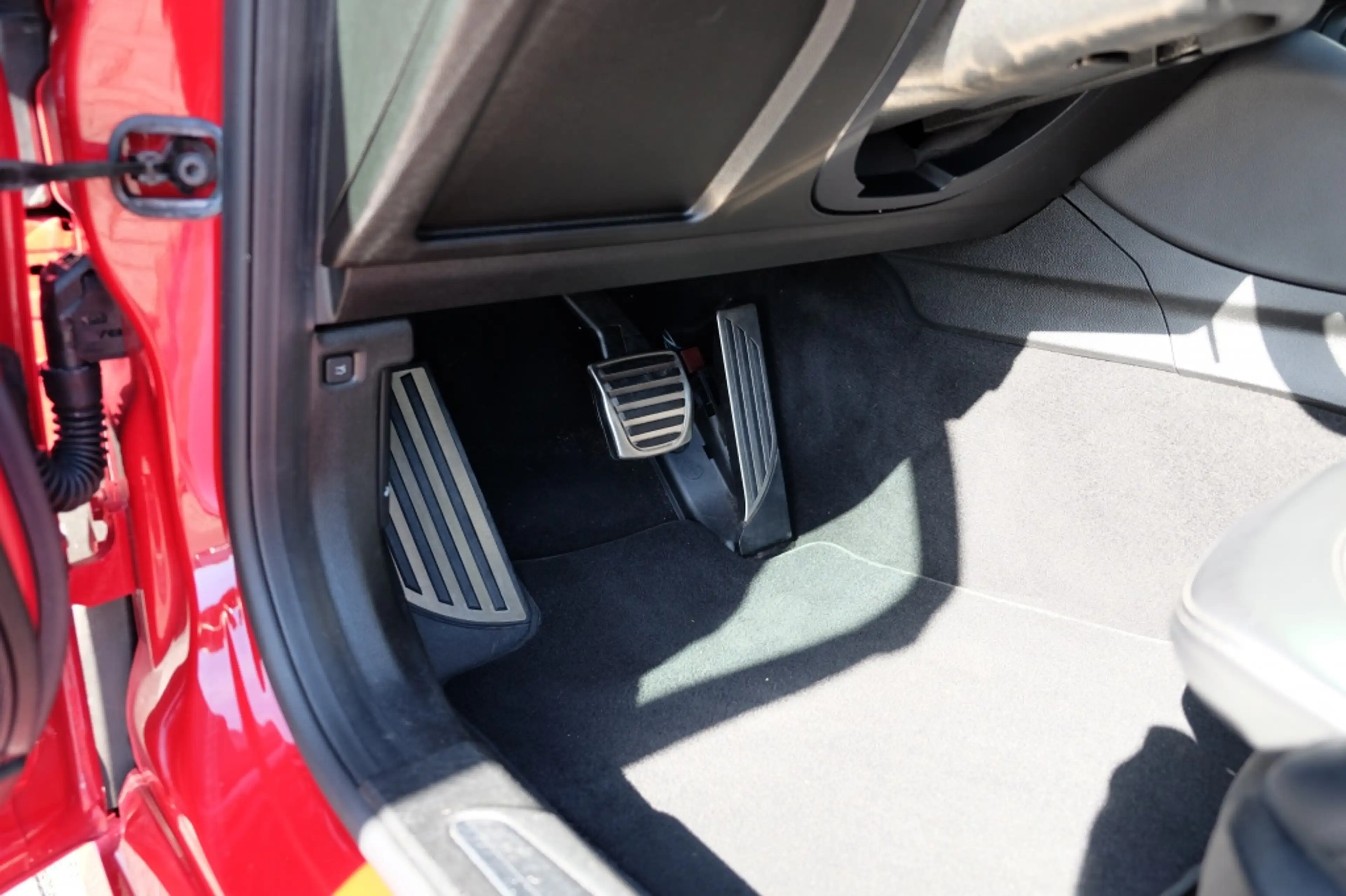 Alfa Romeo Giulia 2.0 T AWD Veloce — photo 12