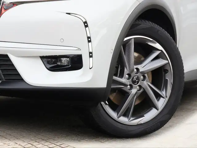 DS Automobiles DS 7 Crossback view 5
