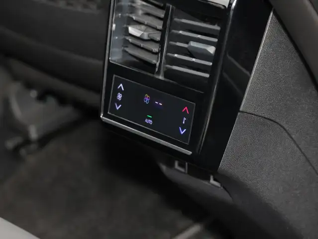 DS Automobiles DS 7 Crossback view 12