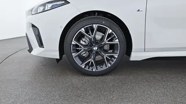 BMW 1 Series view 11