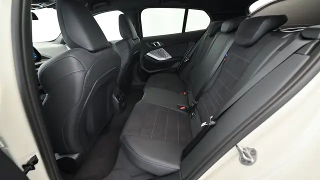 BMW 1 Series view 6