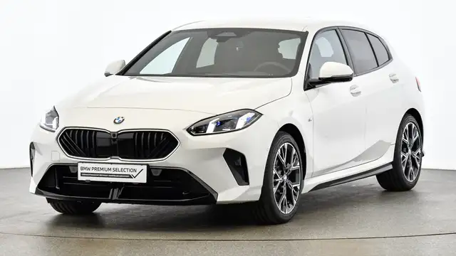 BMW 1 Series view 4