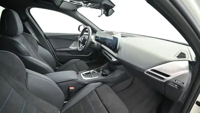 BMW 1 Series view 10