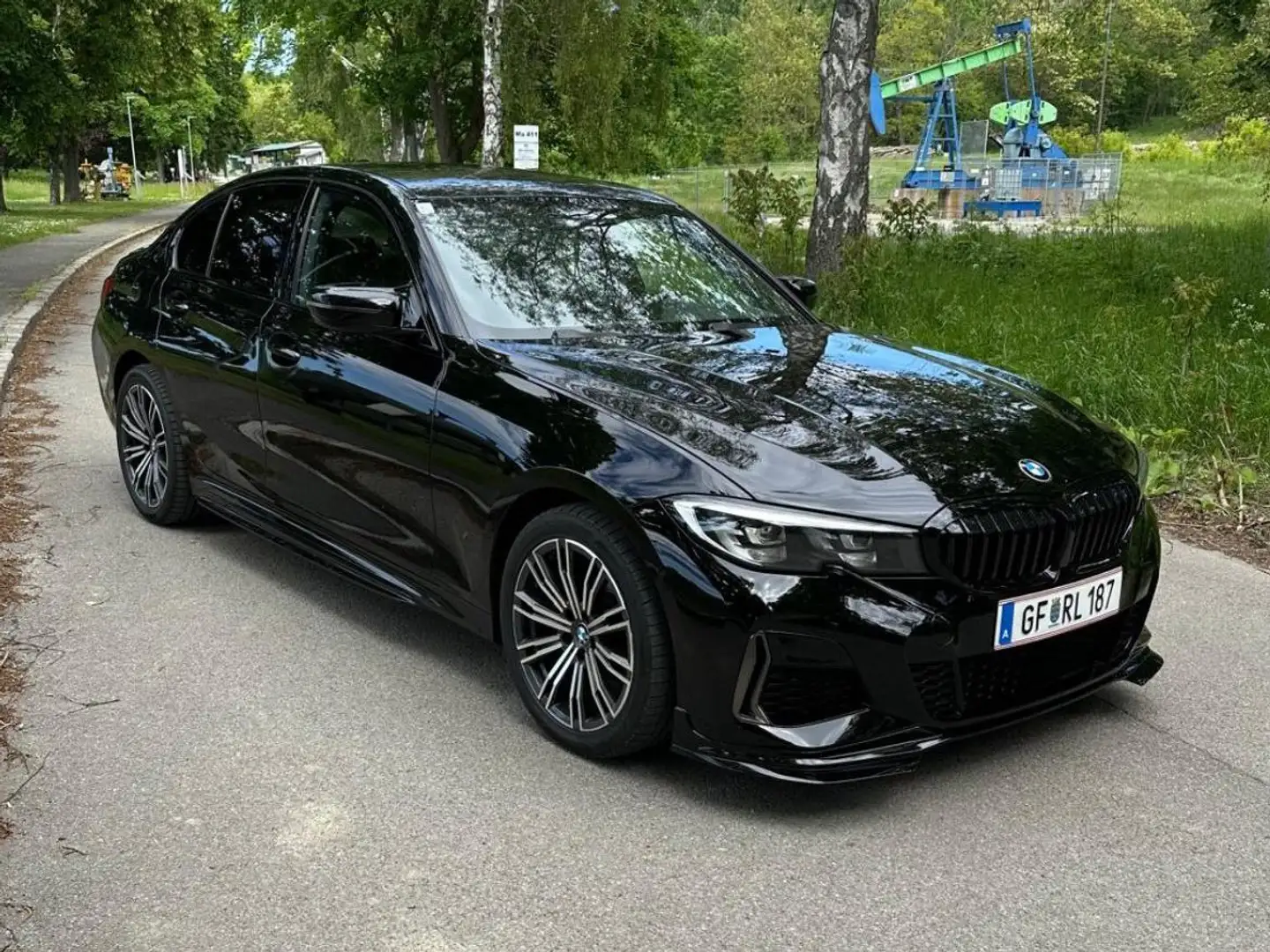 BMW 318 318d Aut. Schwarz - 1