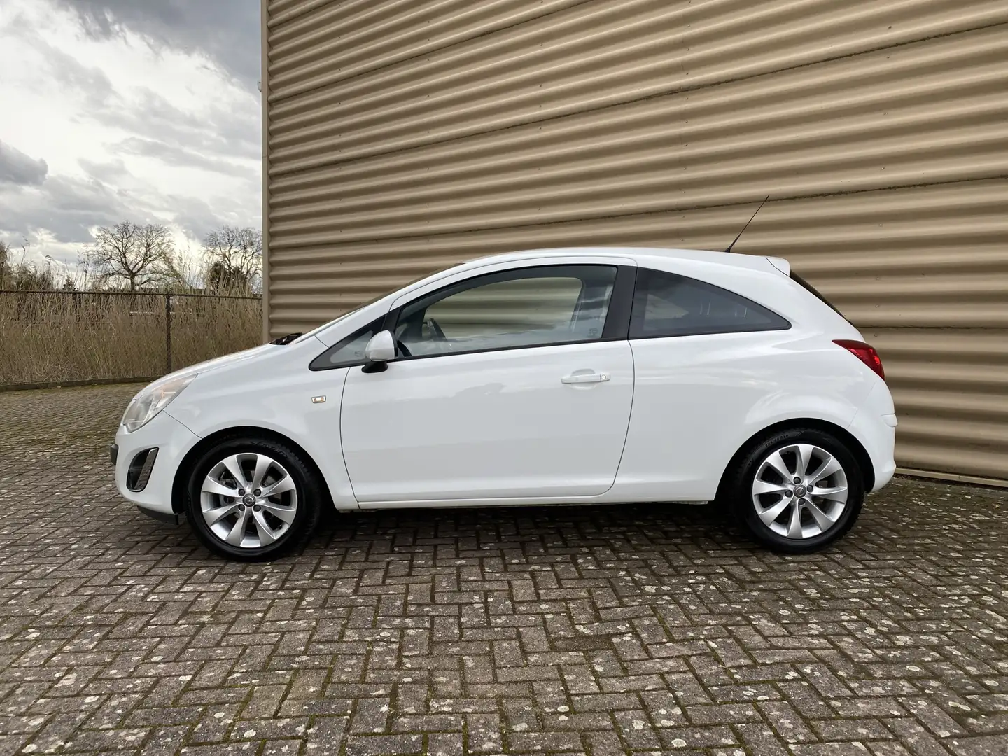 Opel Corsa 1.2 EcoFlex Anniversay Edition LPG G3 [ airco,audi Wit - 2