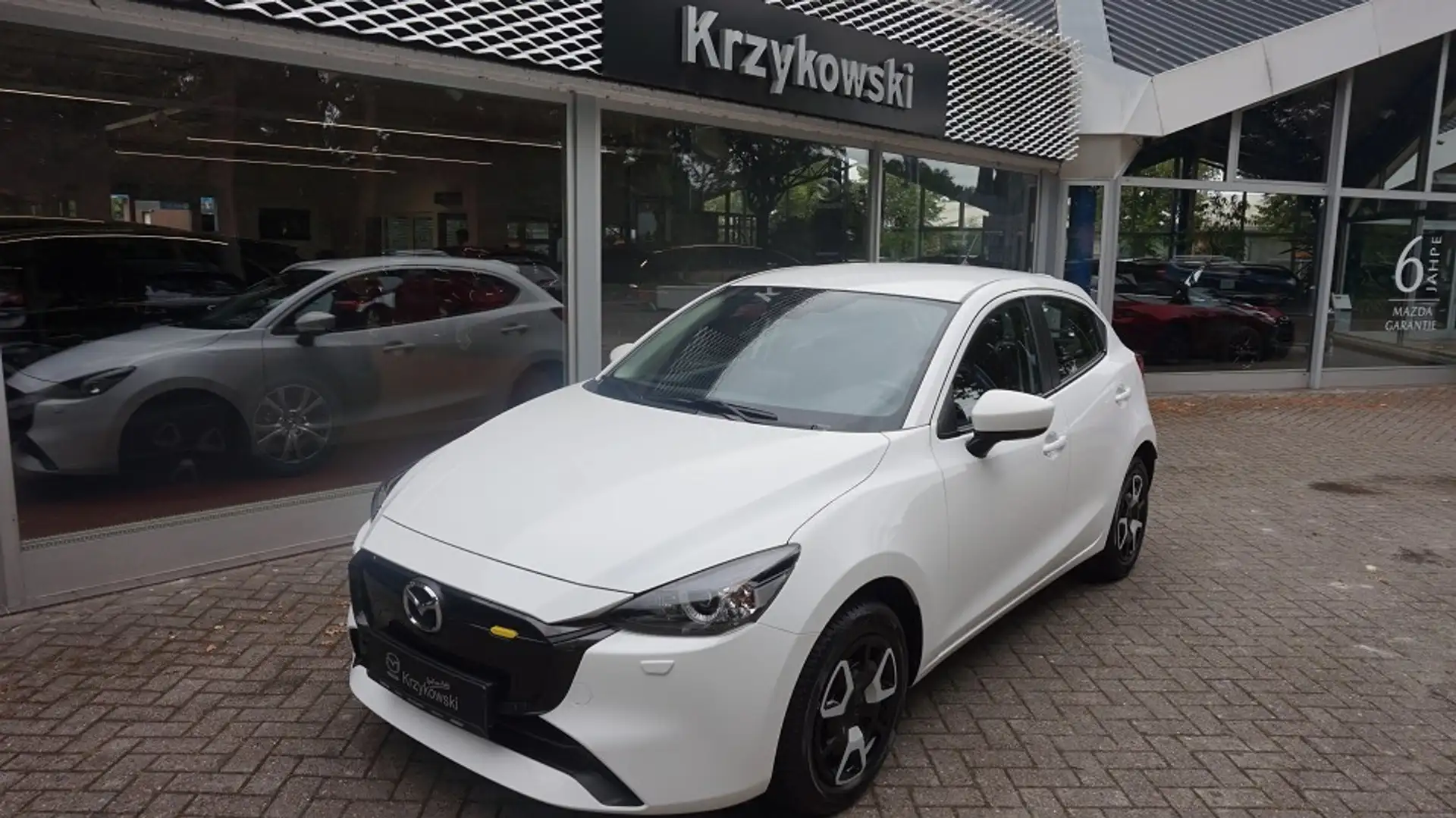 Mazda 2 1.5L e-SKYACTIV G 90ps Weiß - 1