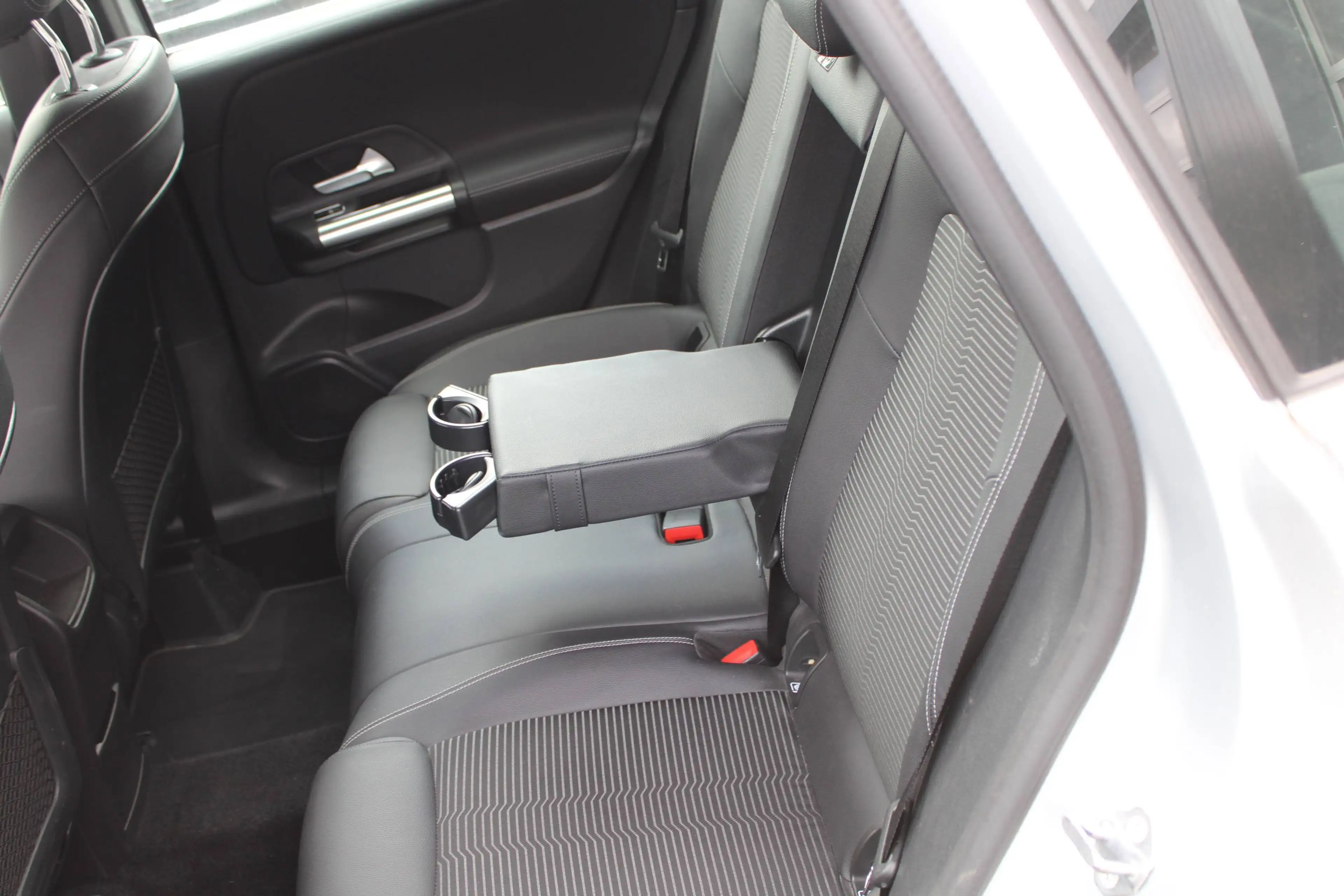 Mercedes-Benz B 220 B 220 4Matic +Navi + Kamera +LED +Park Paket — photo 7