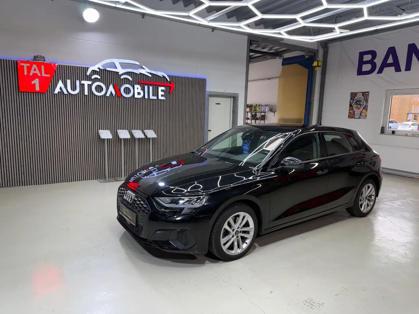 Audi A3 Sportback 40 TFSI e basis LED PDC Tempomat Schwarz - 1