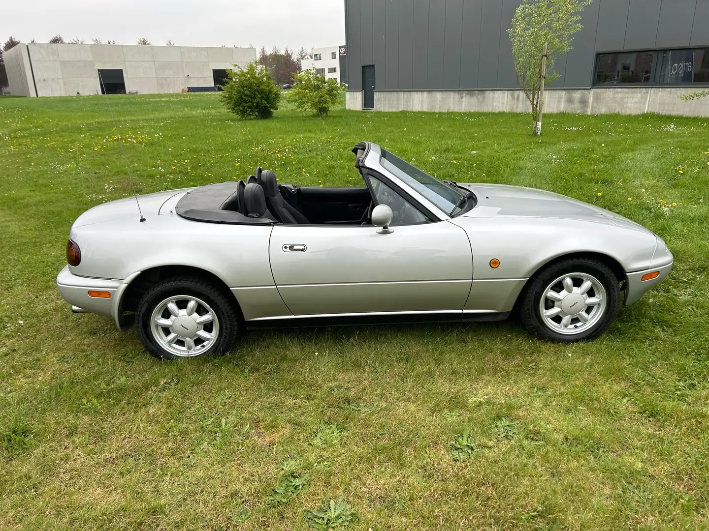 Mazda MX-5 NA 1.6i in nieuwstaat! Argintiu - 2