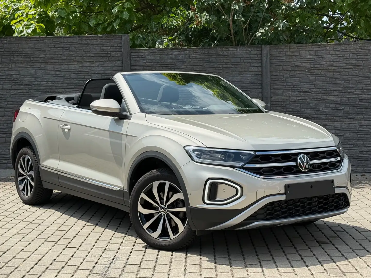 Volkswagen T-Roc Cabriolet 1.0 TSI Style "Navigatie/Camera" Grau - 1