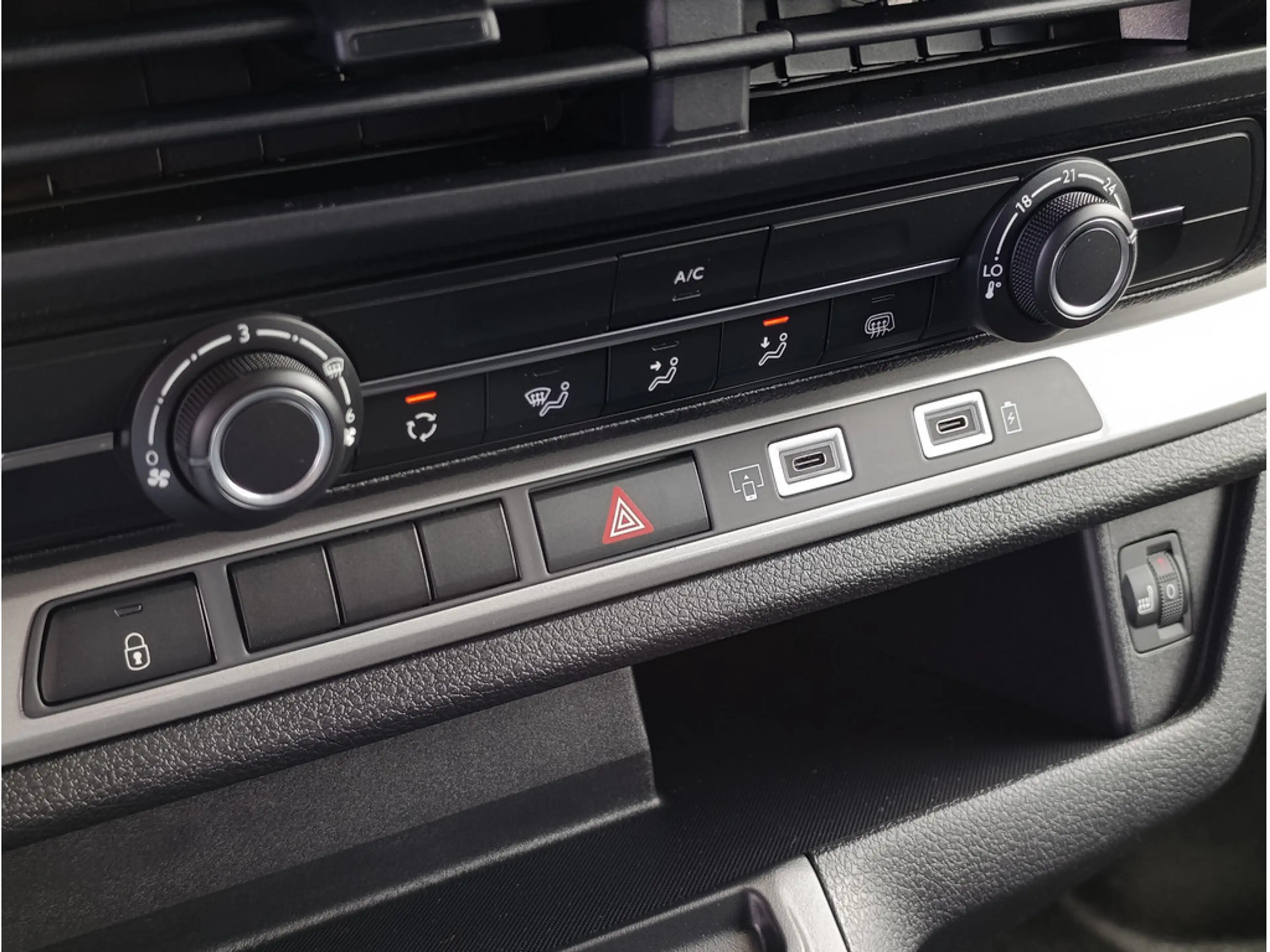 Fiat Scudo S3 Multicab XL Diesel 180 PS AT — photo 11