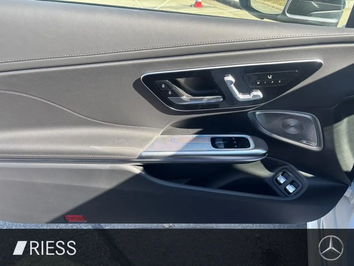 Mercedes-Benz CLE 300 e EQ AMG+PANO+MEMORY+360°+BURMESTER-3D+ Wit - 2