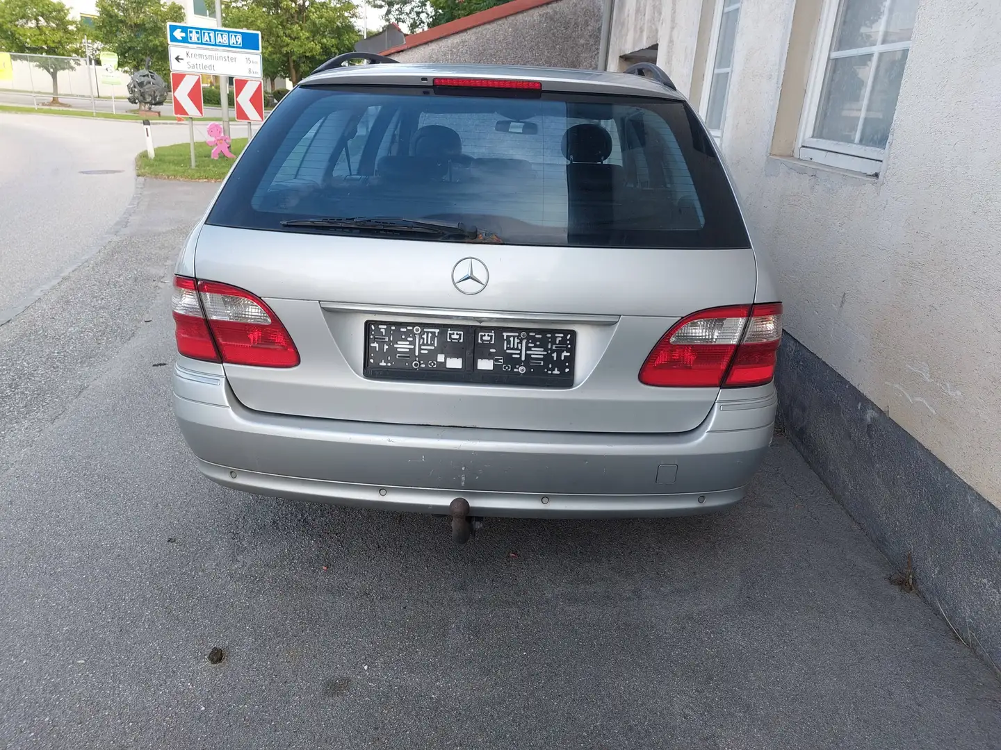 Mercedes-Benz E 320 E 320 T Avantgarde CDI Aut. Avantgarde Srebrny - 2