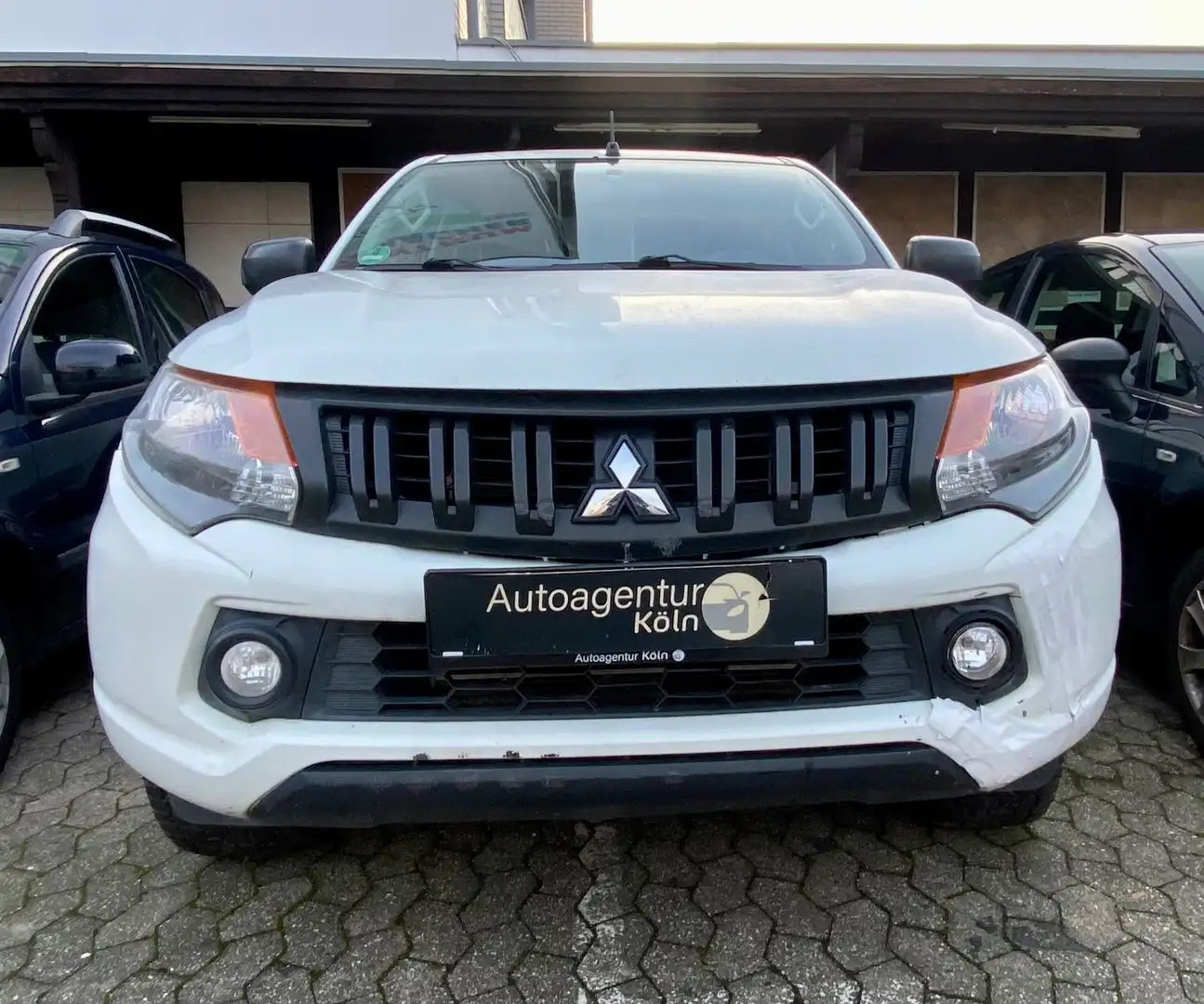 Mitsubishi L200 Basis Club Cab 4WD Blanc - 2