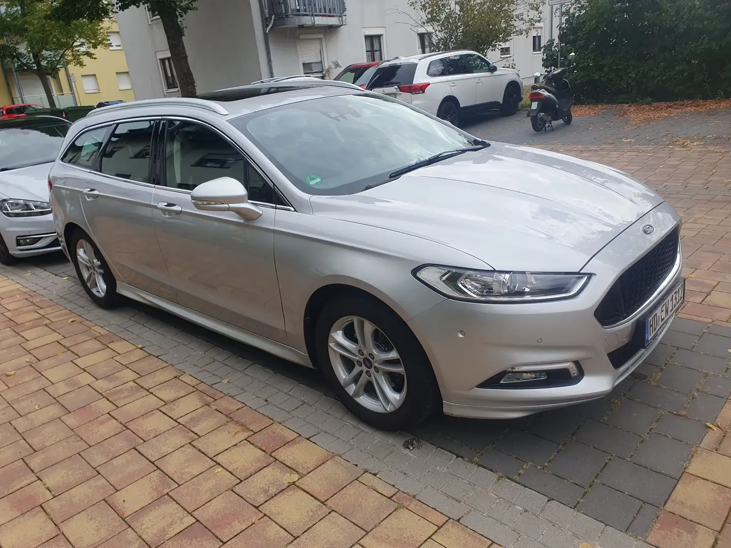Ford Mondeo Titanium Silber - 1