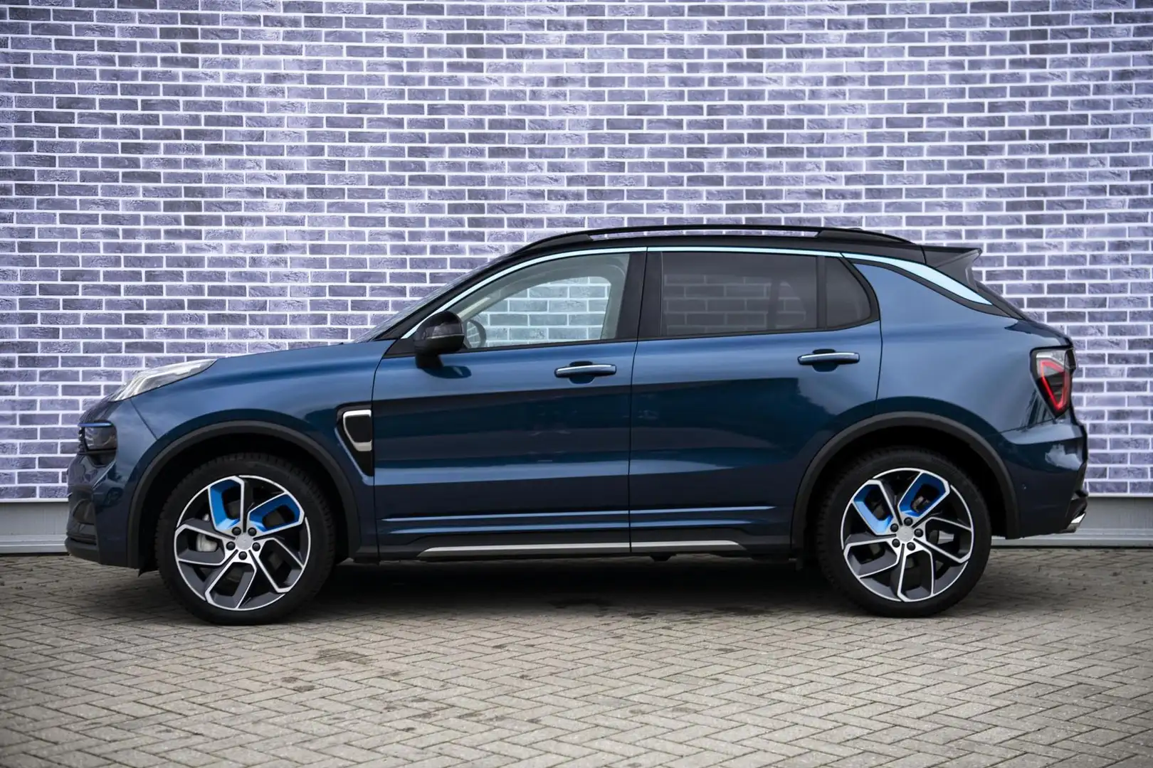 Lynk & Co 01 1.5 Plug-in Hybrid | Panoramadak | Adaptive cruise Bleu - 2