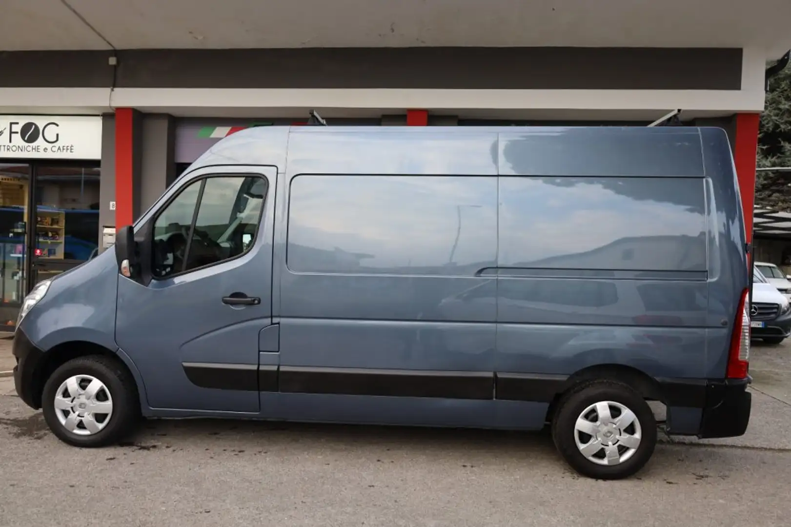 Renault Master 2.3 dCi 125CV PM-TA L2H3 Furgone 3 Posti Navi Tel Grigio - 2
