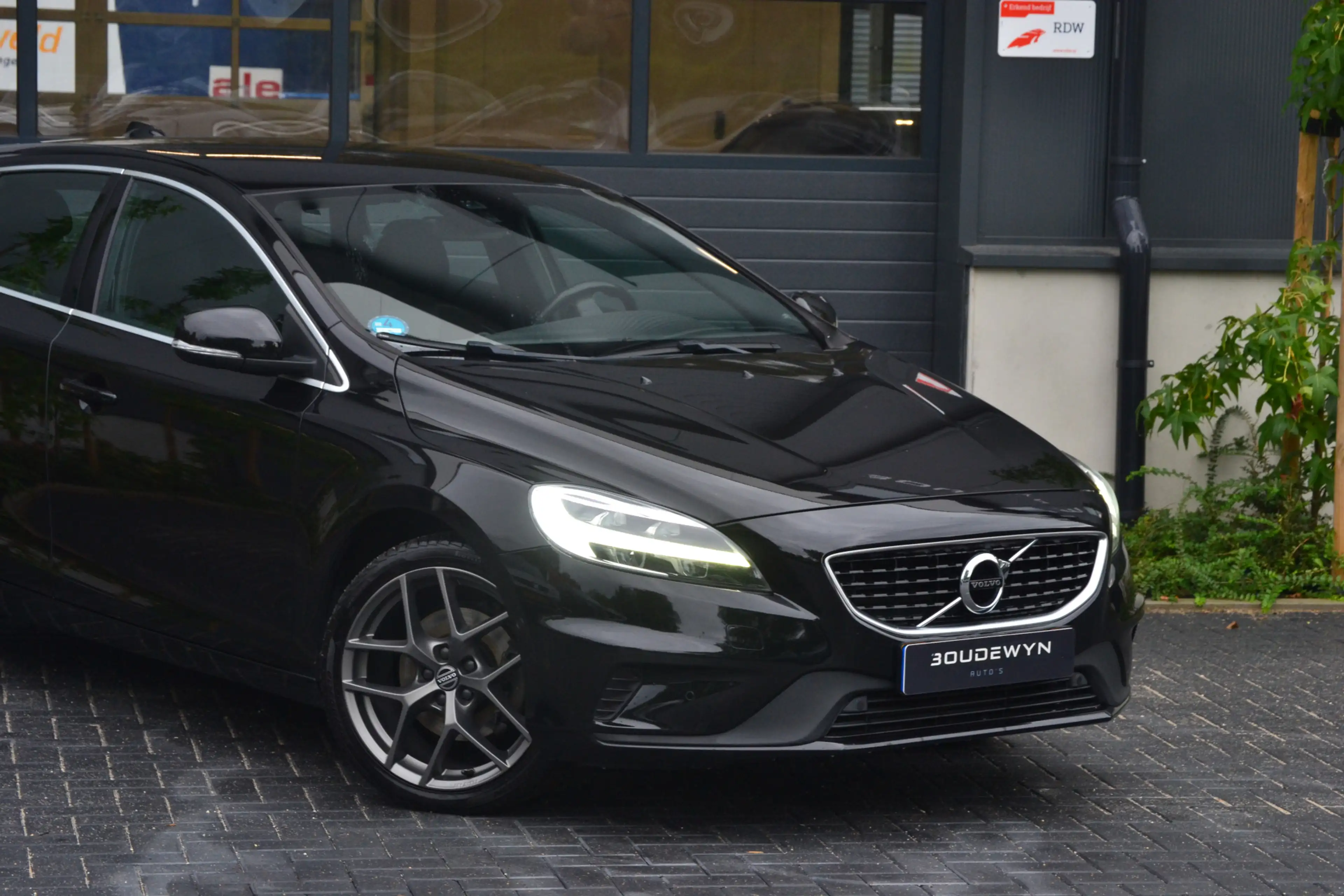 Volvo V40 2.0 T2 R-Design Nieuwe riem | Cruise Control | Par — photo 2