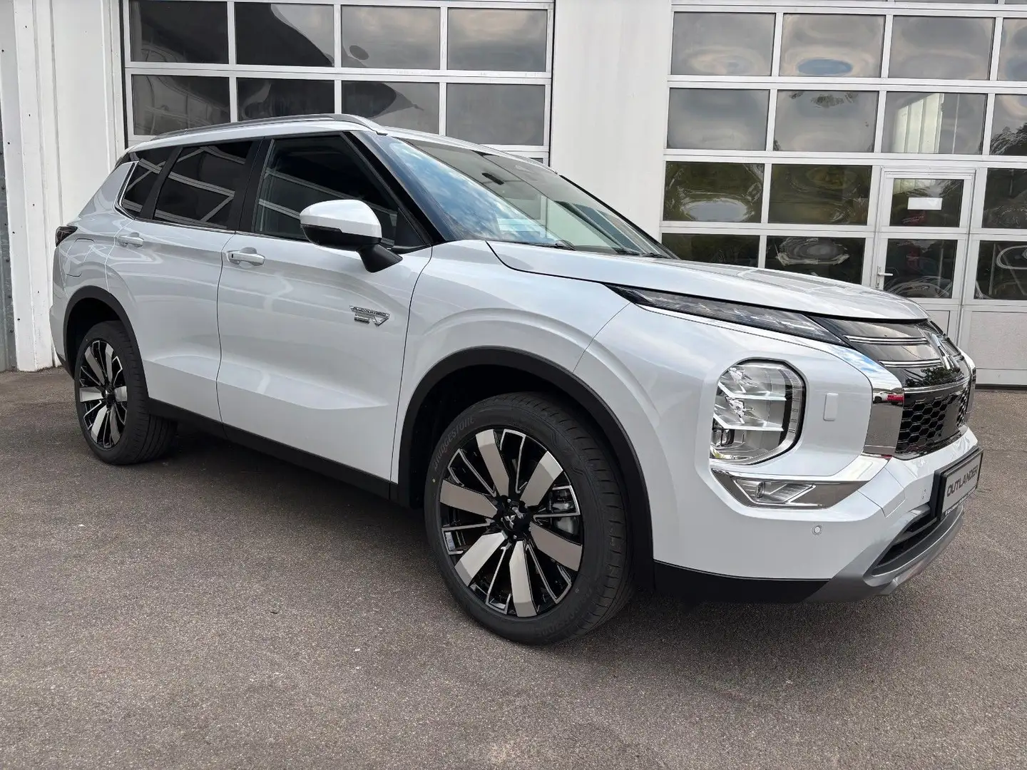 Mitsubishi Outlander Weiß - 2