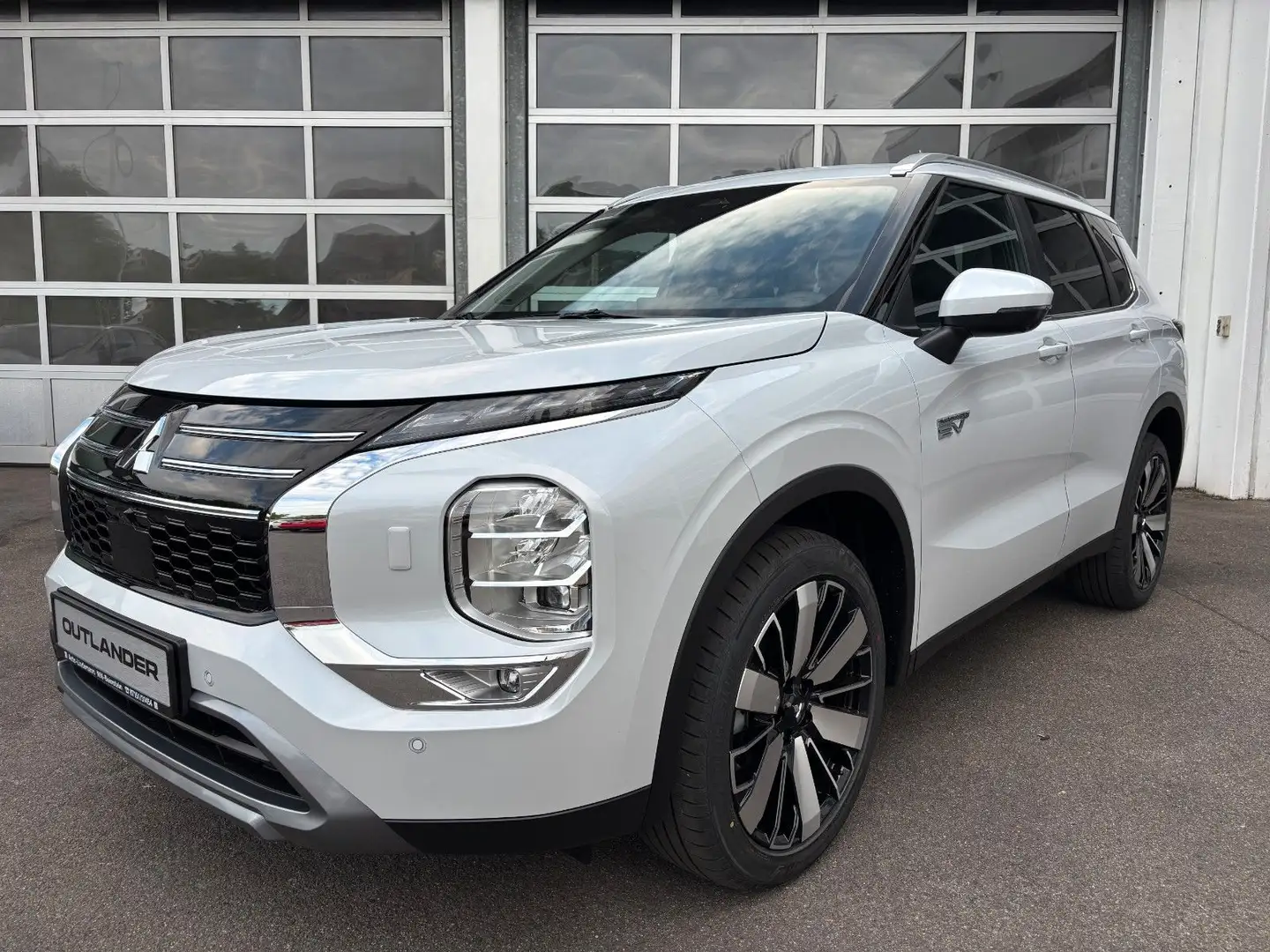 Mitsubishi Outlander Weiß - 1