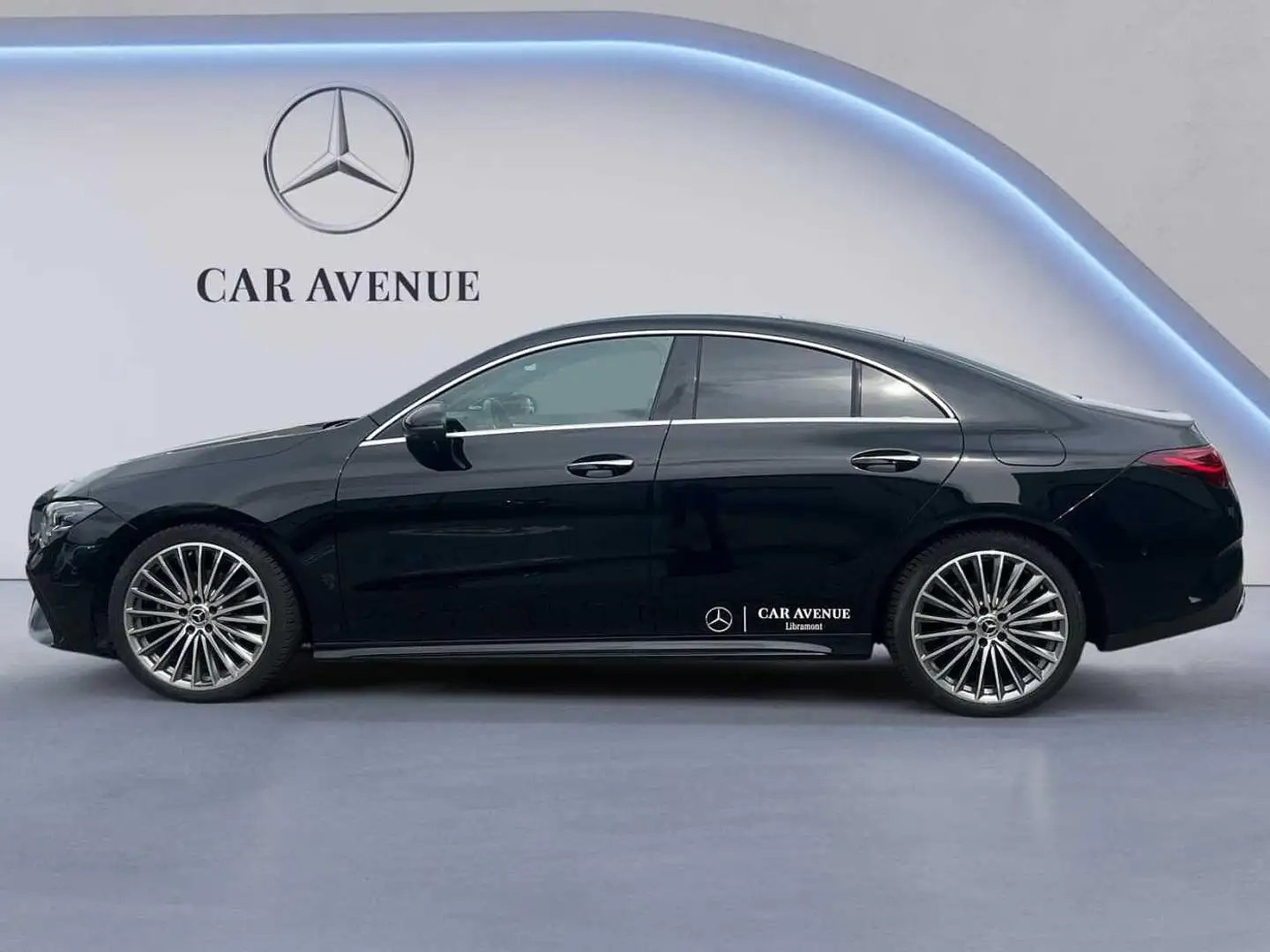 Mercedes-Benz CLA 180 Coupé AMG Line Schwarz - 2