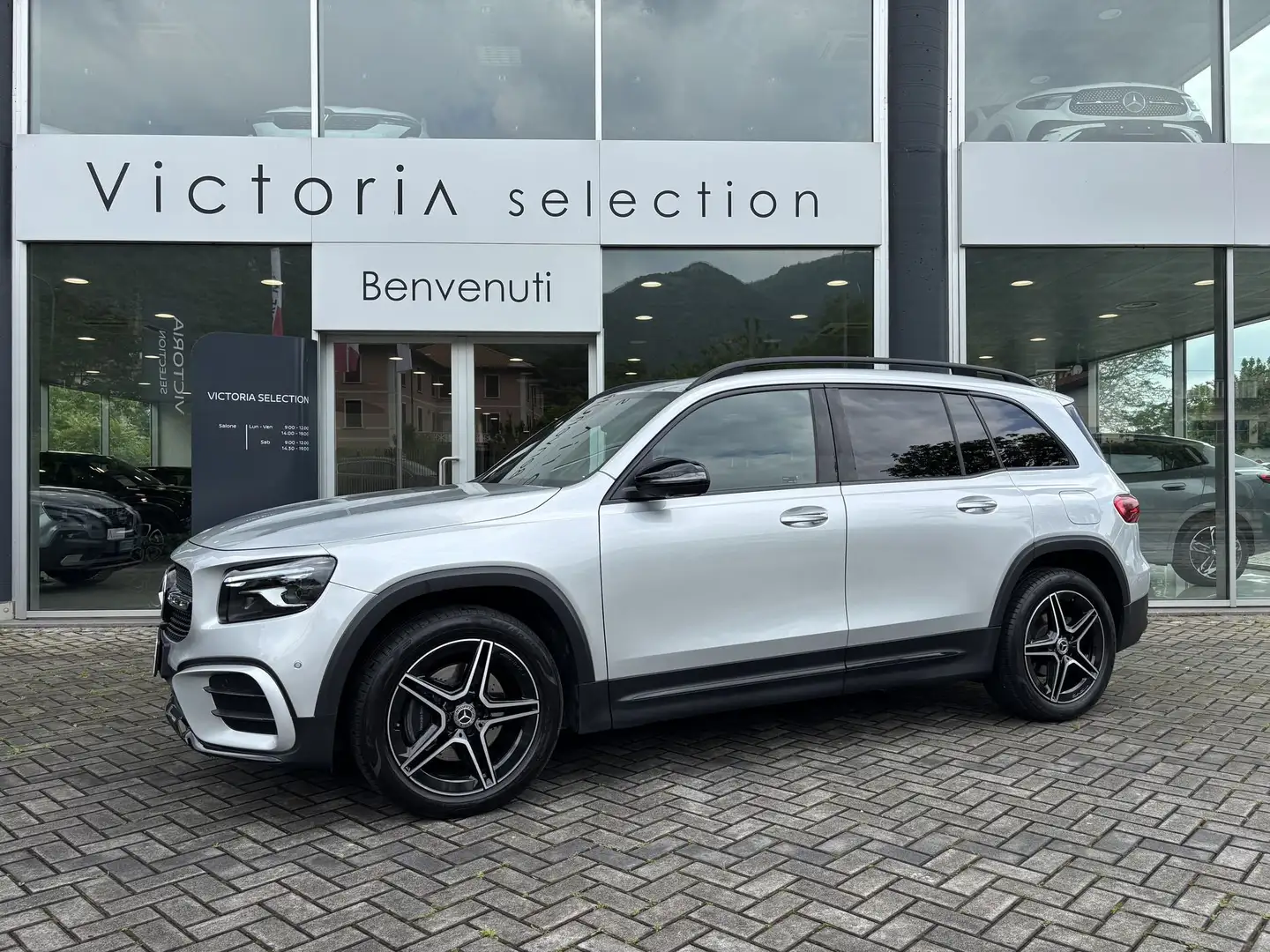 Mercedes-Benz GLB 200 GLB 200 D 150 CV 4MATIC C.AUTOMATICO AMG LINE PRE Stříbrná - 1