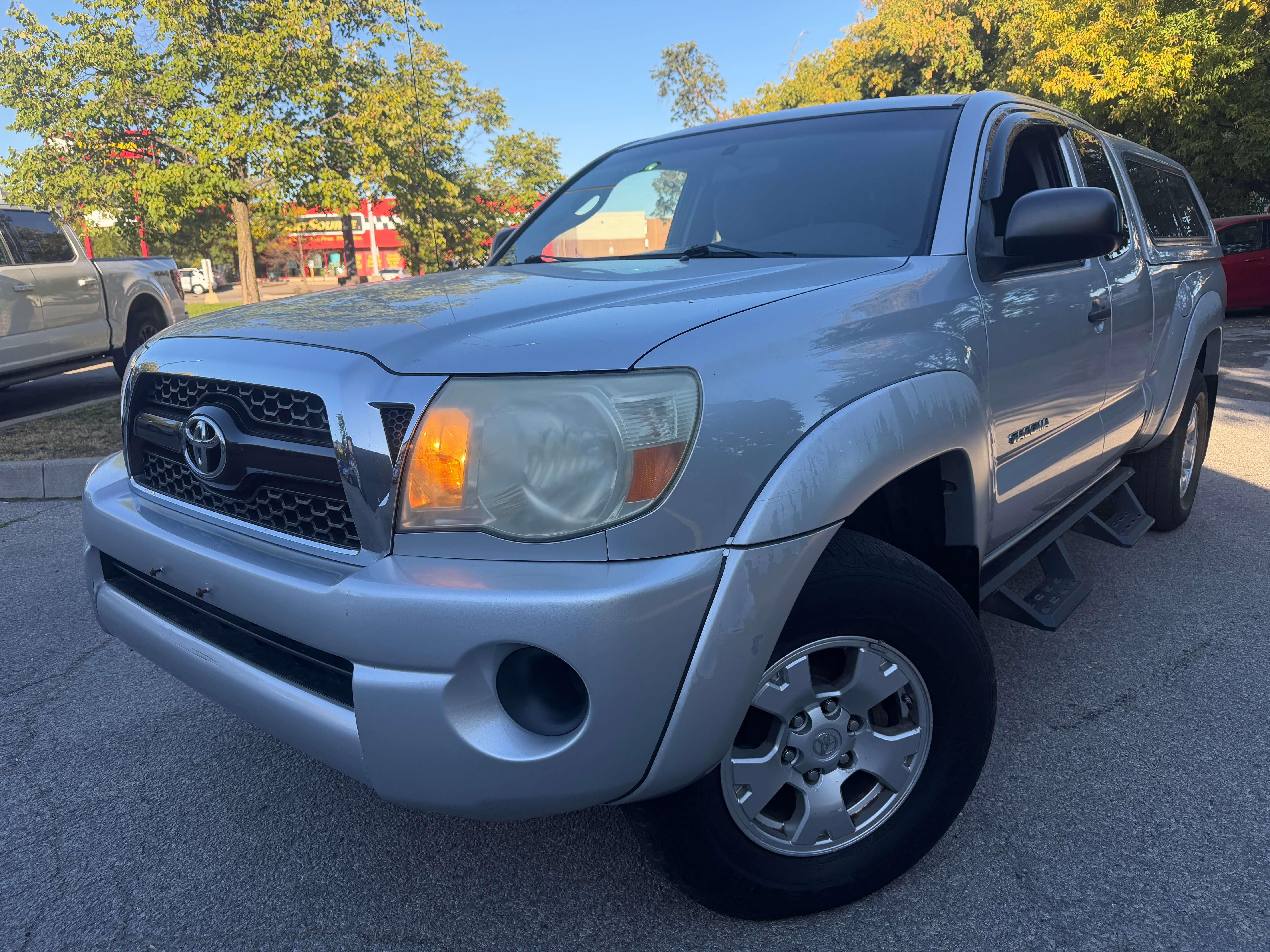 Toyota 2011 Toyota Tacoma 4 DOOR / 4X4