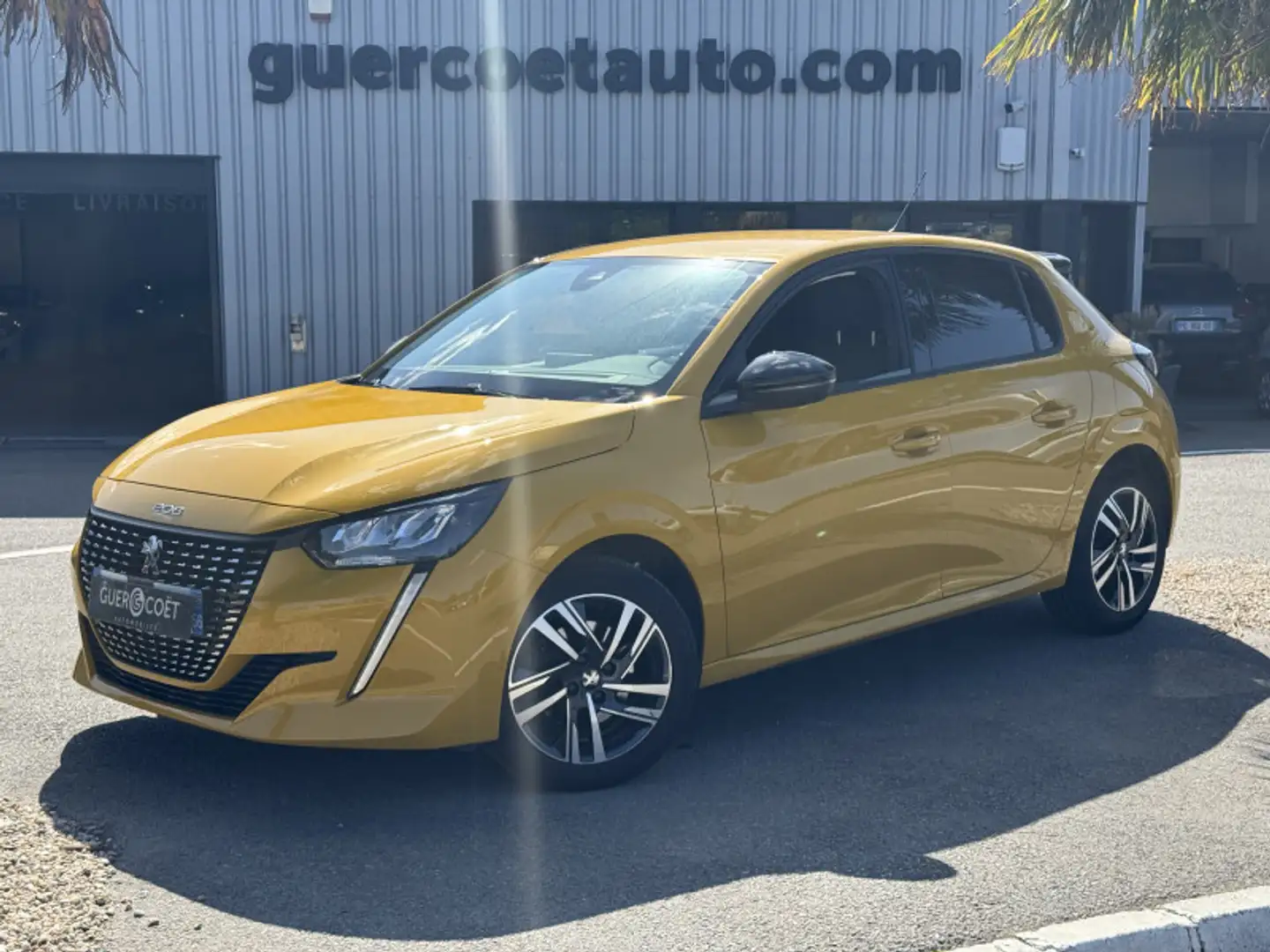 Peugeot 208 1.2 PURETECH 100CH S\u0026S ALLURE EAT8 Jaune - 1