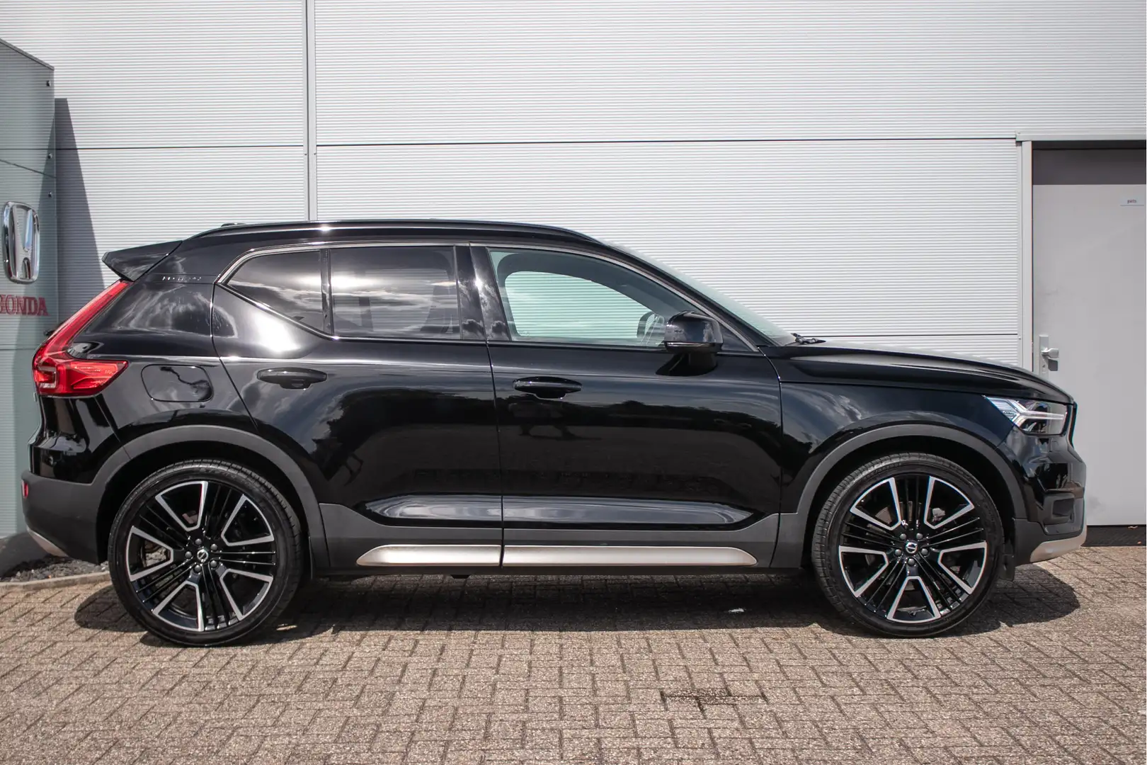 Volvo XC40 1.5 T5 Recharge R-Design Schuif/-kanteldak | Mem. Zwart - 2
