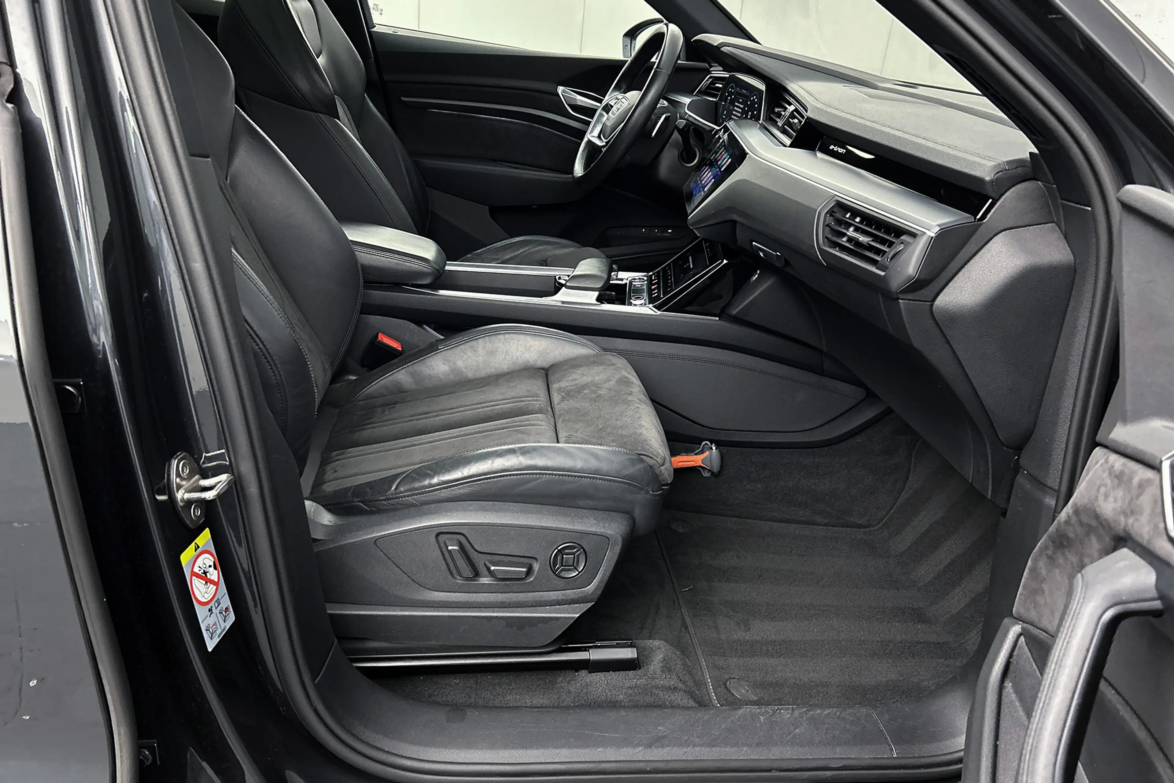 Audi e-tron Sportback 50 quattro S edition | Luchtvering | Pan — photo 33