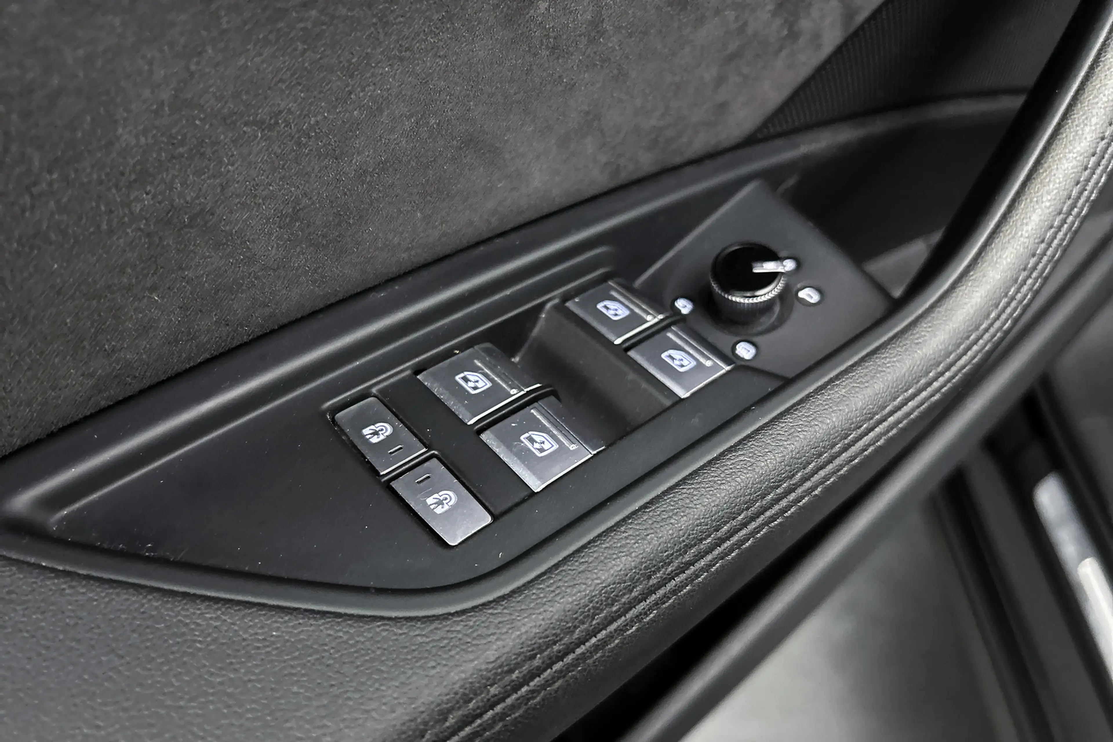 Audi e-tron Sportback 50 quattro S edition | Luchtvering | Pan — photo 24