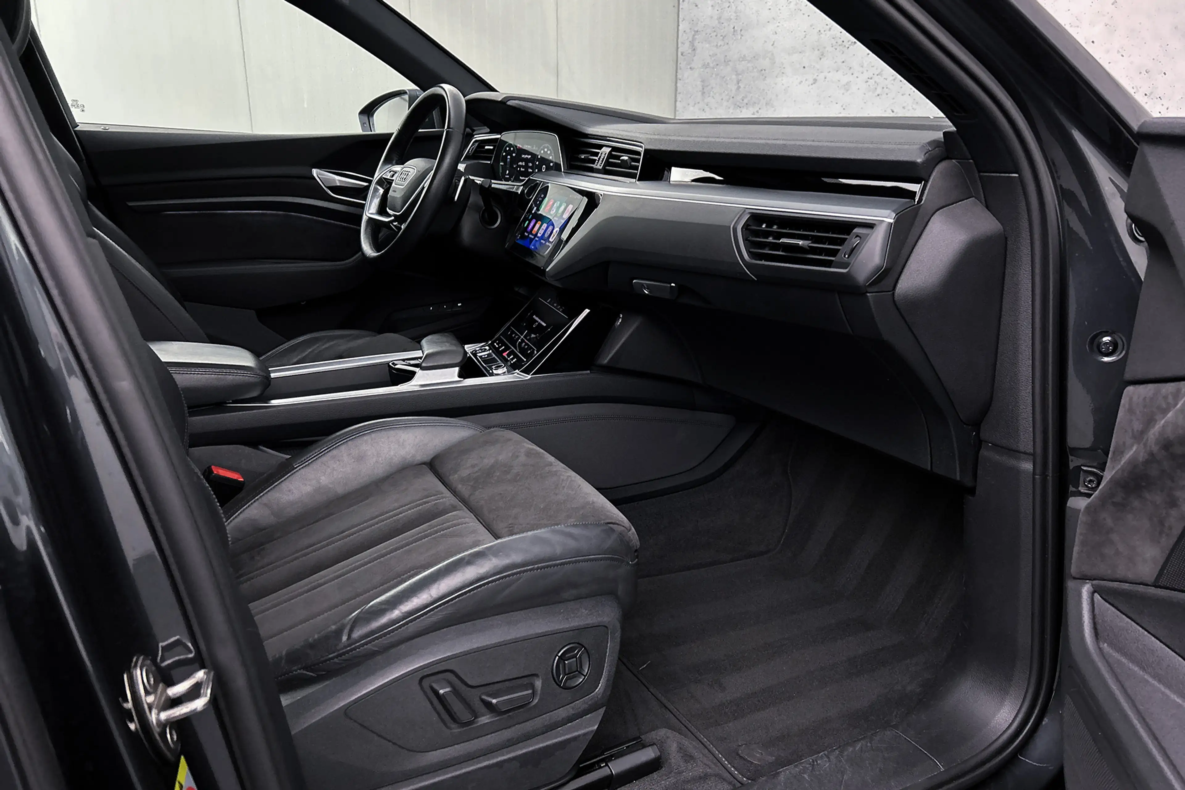 Audi e-tron Sportback 50 quattro S edition | Luchtvering | Pan — photo 34