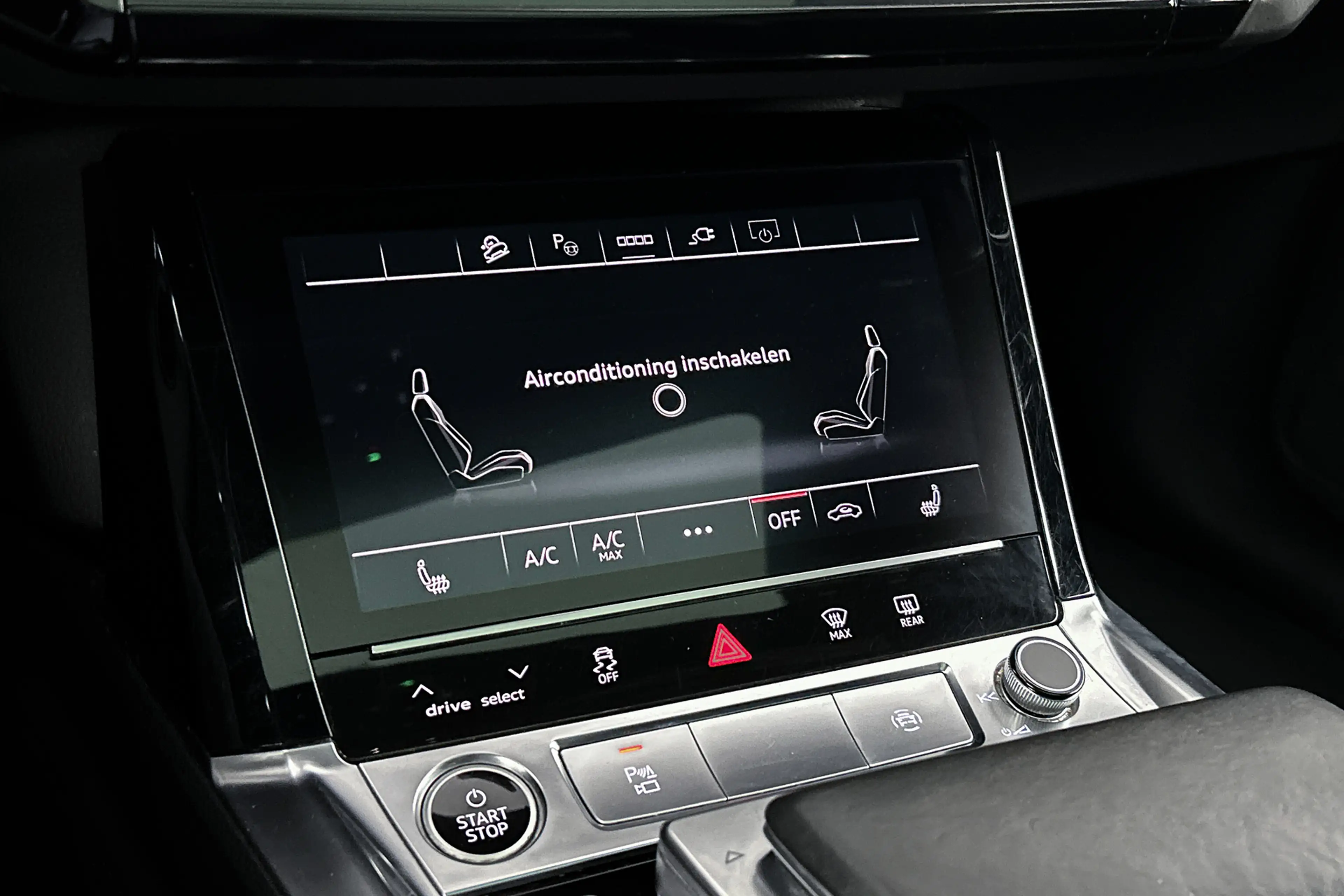 Audi e-tron Sportback 50 quattro S edition | Luchtvering | Pan — photo 23