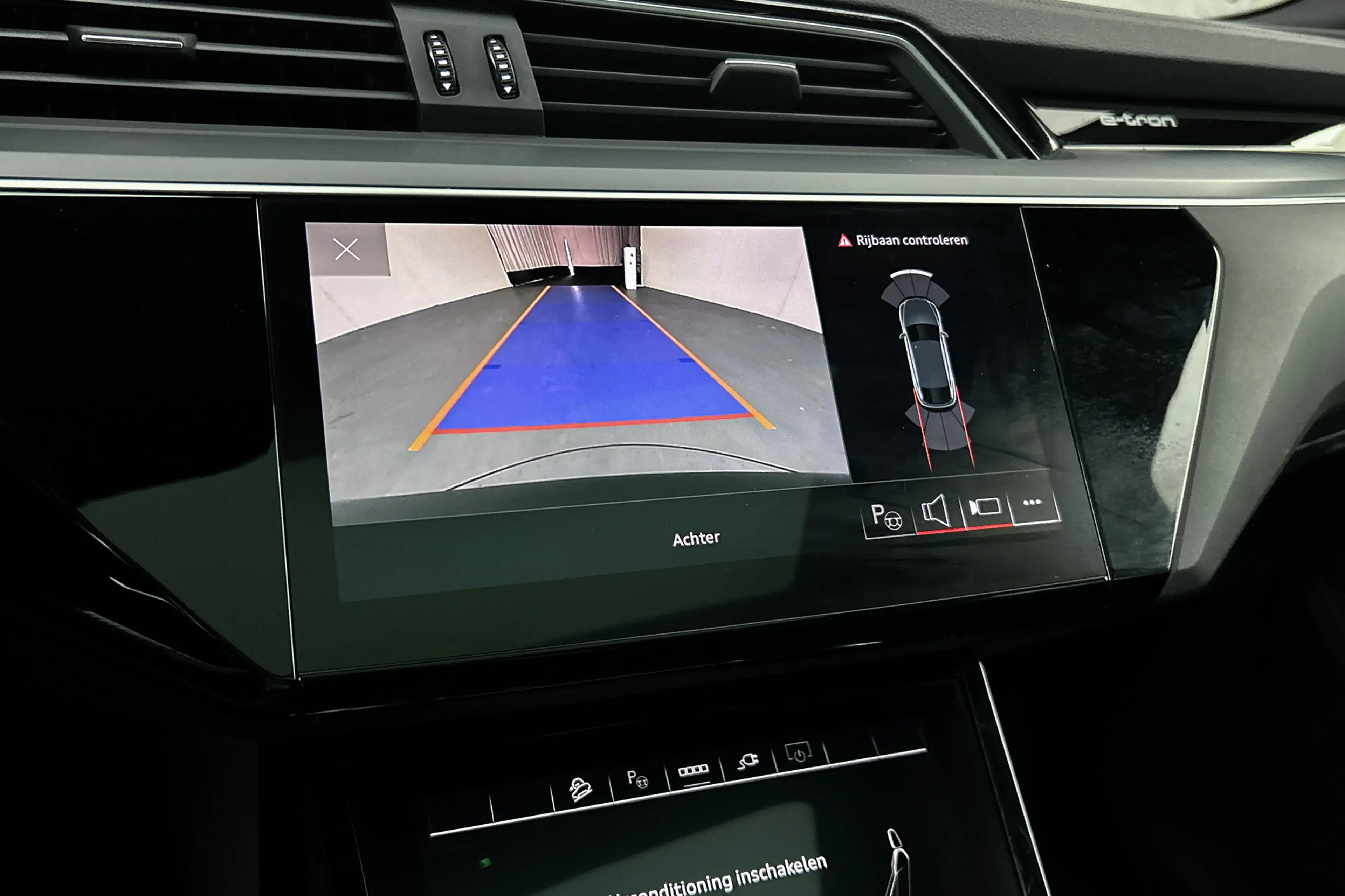 Audi e-tron Sportback 50 quattro S edition | Luchtvering | Pan — photo 21