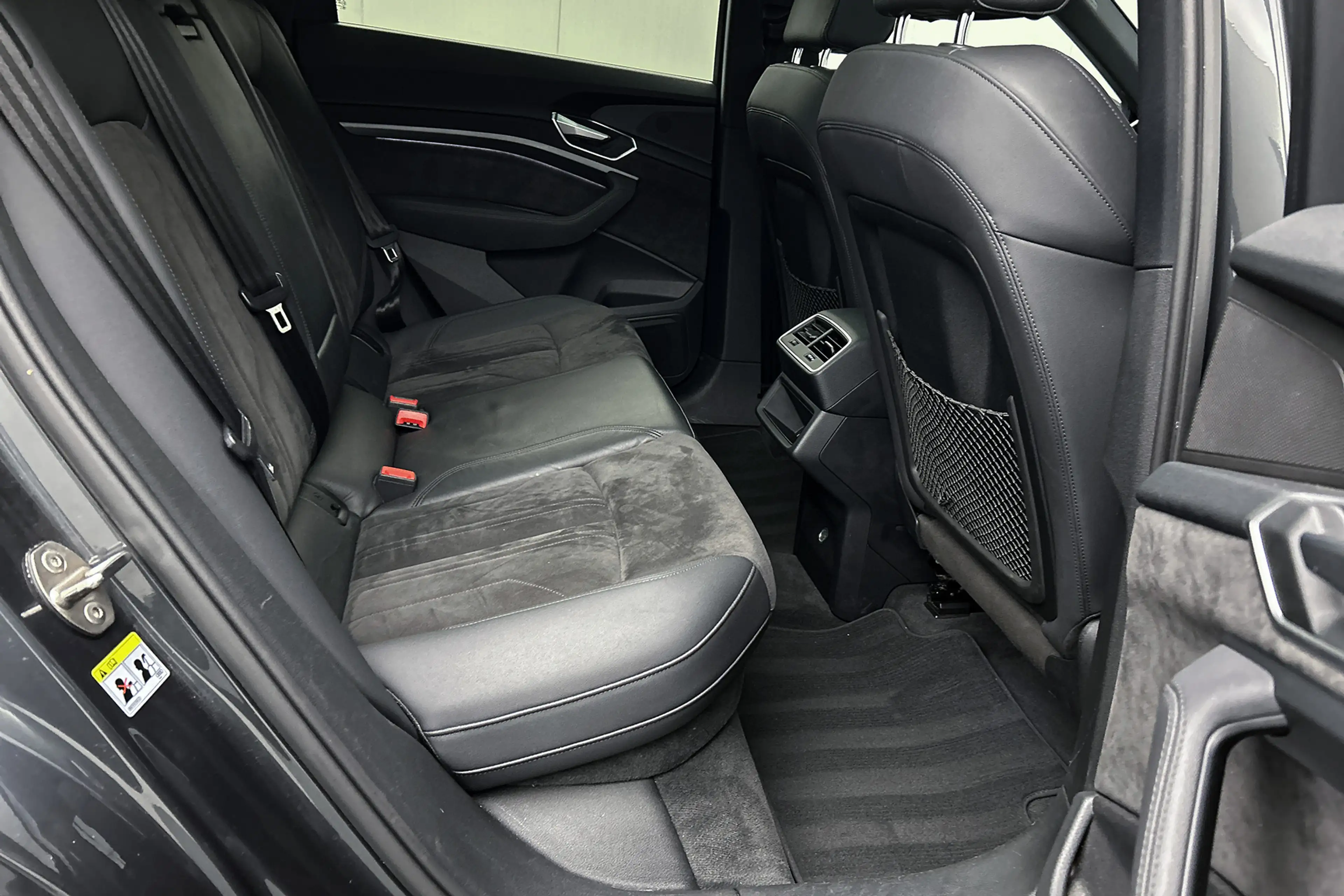 Audi e-tron Sportback 50 quattro S edition | Luchtvering | Pan — photo 30