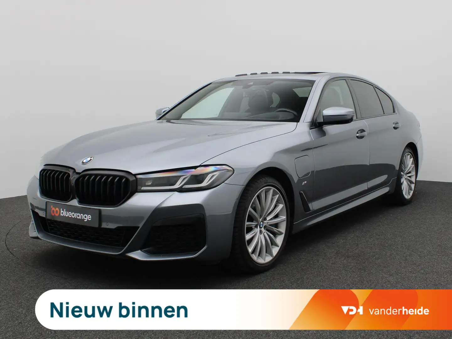 BMW 545 5-serie 545e xDrive High Executive 394PK Aut. M-Sp Grijs - 1