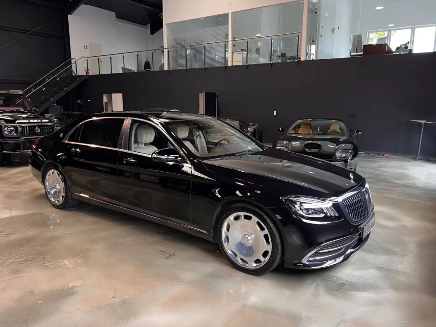 Mercedes-Benz S 560 Maybach 4Matic MAXI VOLLL/4-SITZER/KÜHLBOX Noir - 2