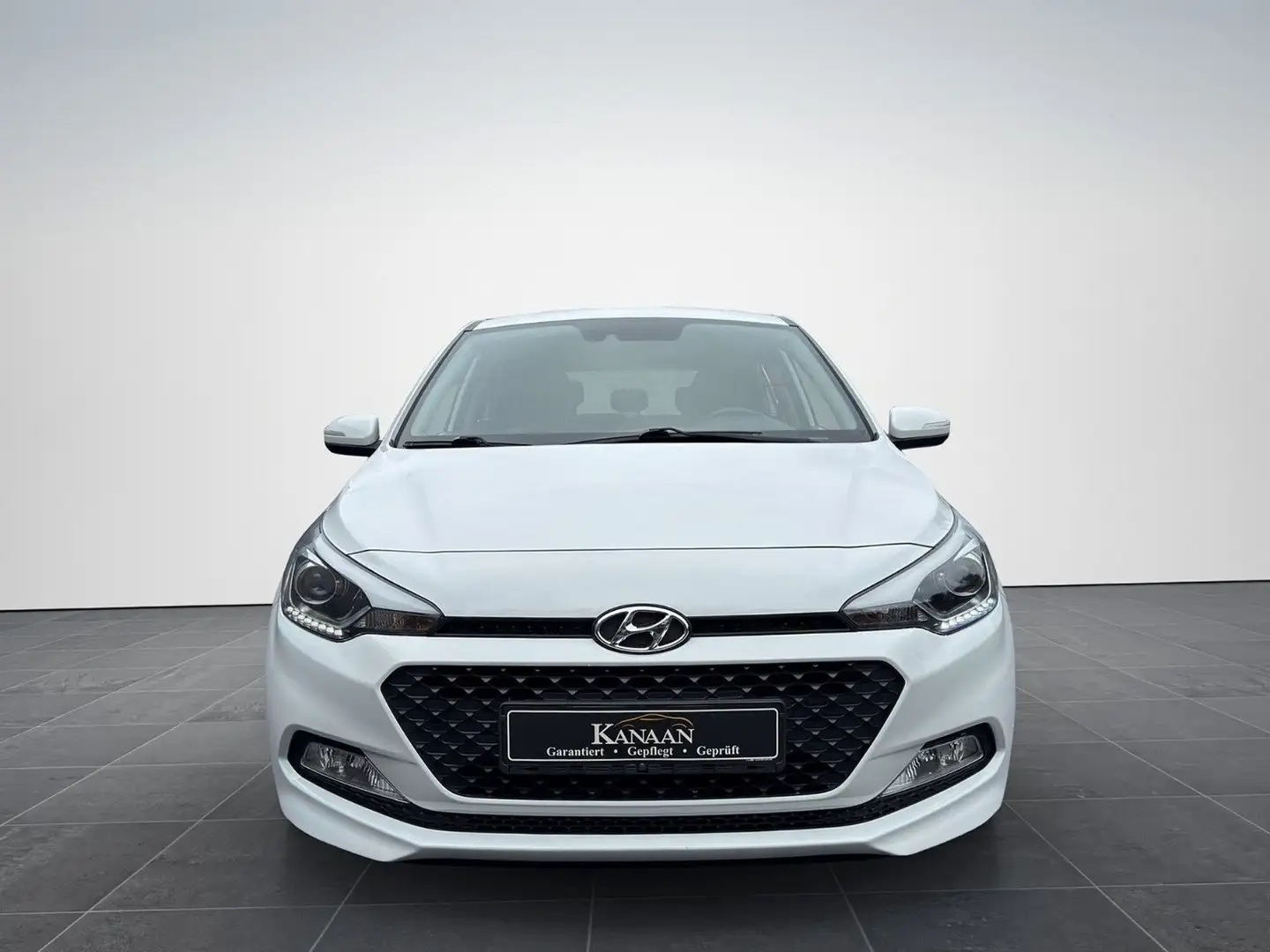 Hyundai i20 AUTOMATIK 1.4*Klimaautom.*PDC*SHZ*EURO-6 Weiß - 2